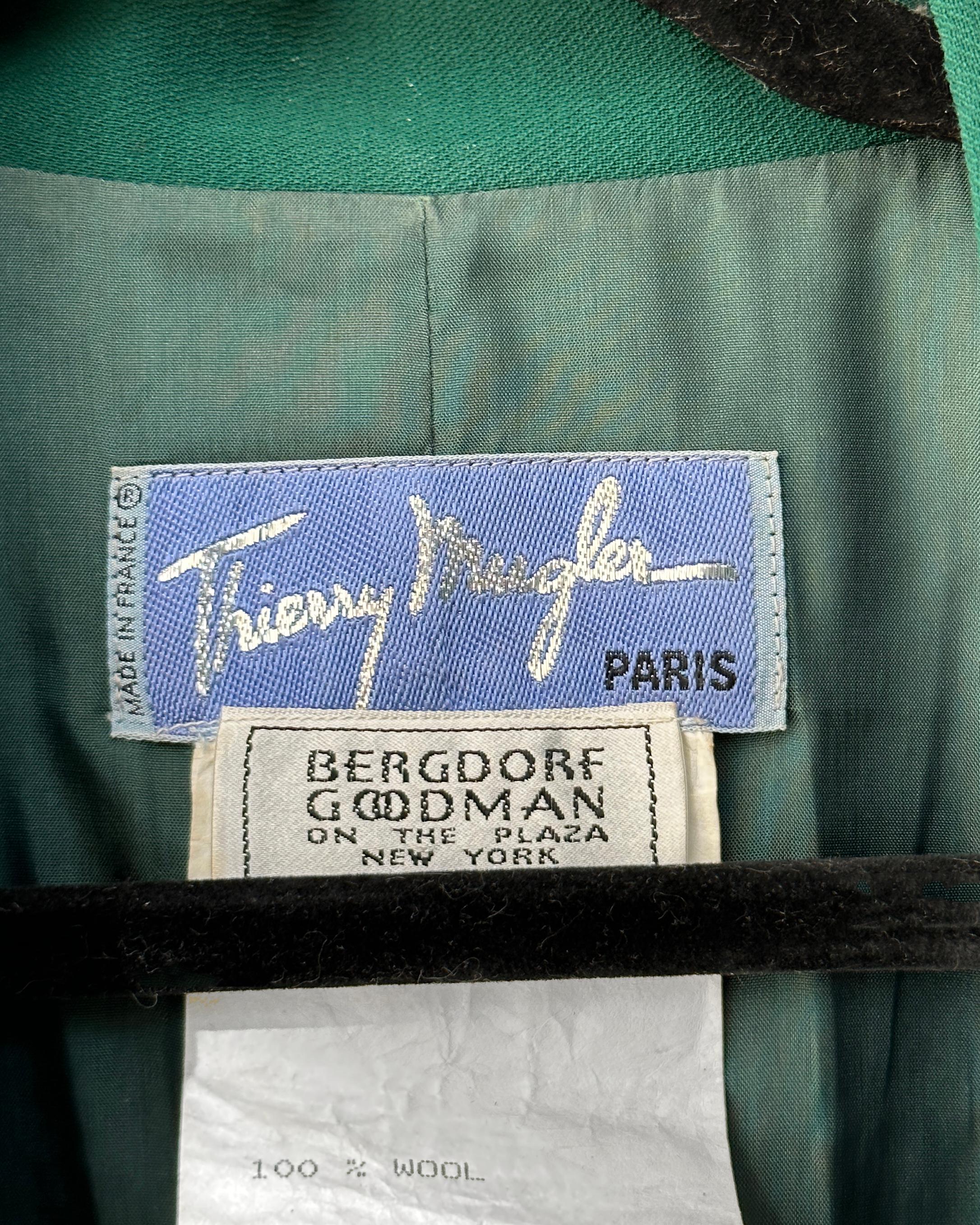 Tailleur jupe plissé et veste émeraude Thierry Mugler, automne 1992 en vente 11