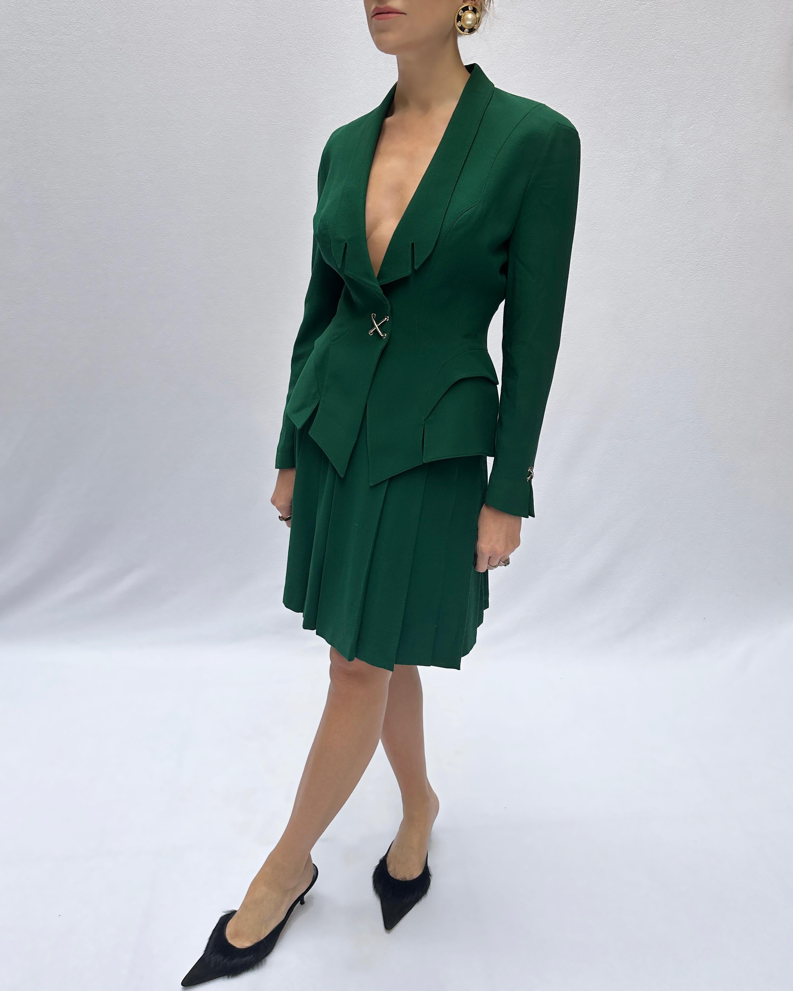 Vintage Thierry Mugler Fall 1992 Emerald Jacket + Pleated Skirt Suit In Excellent Condition For Sale In New York, NY