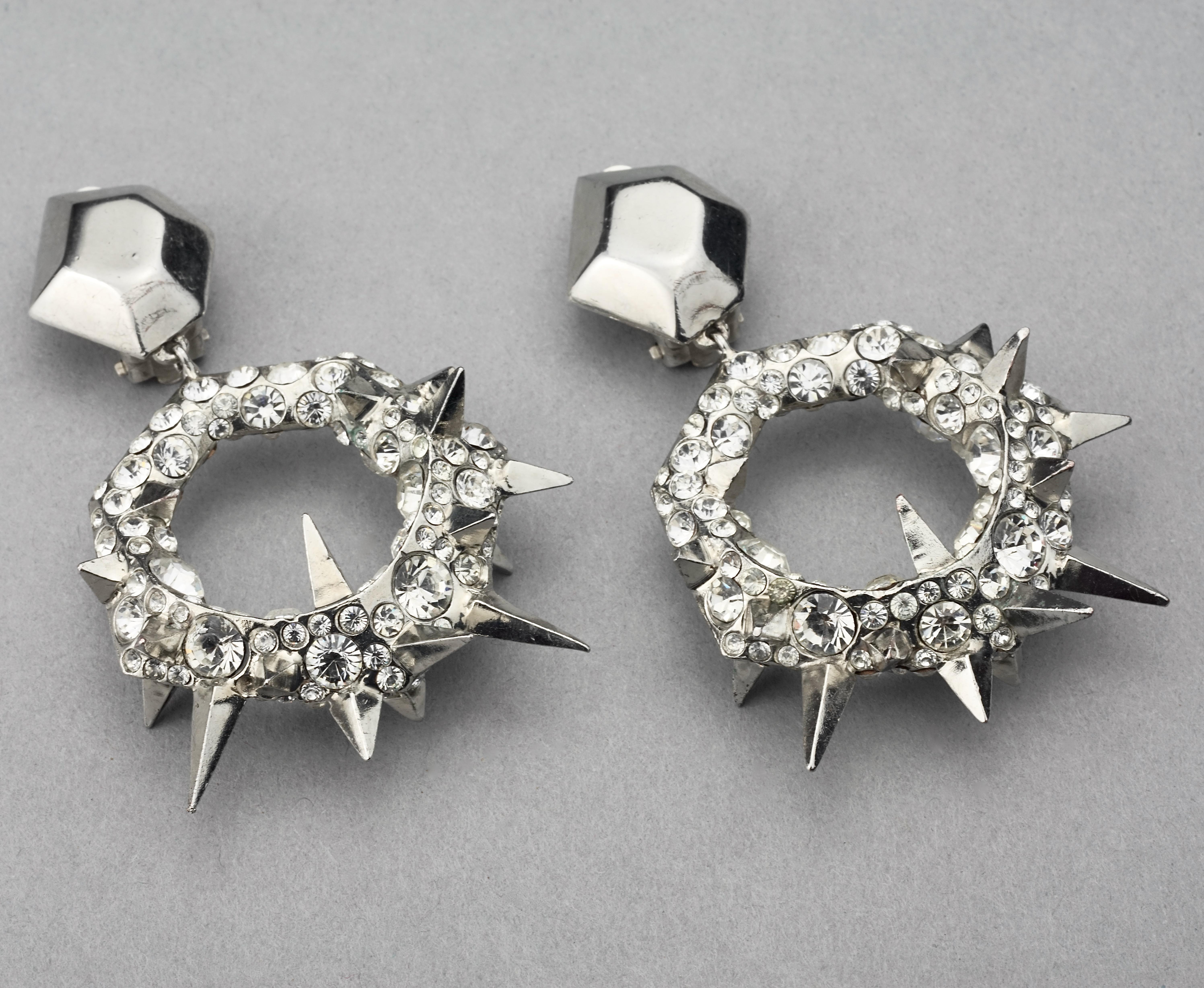 Vintage THIERRY MUGLER Futuristic Spikes Rhinestone Dangling Hoop Earrings In Excellent Condition In Kingersheim, Alsace