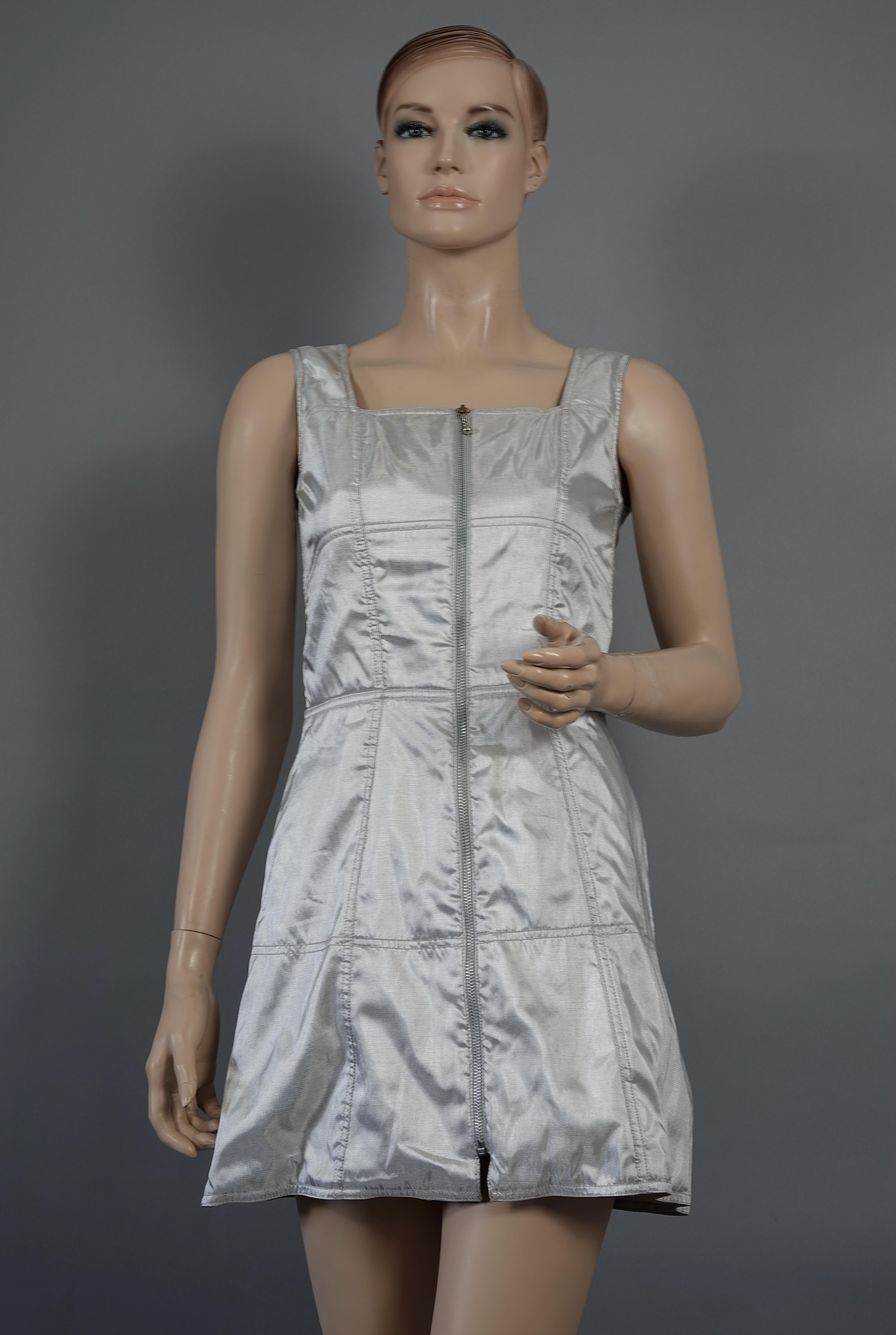 Vintage THIERRY MUGLER Quilted Silver Space Age Futuristic Dress

Measurements taken laid flat, please double bust, waist and hips:
Shoulder: 14.96 inches ( 38 cm)
Bust: 16.53 inches (42 cm)
Waist: 13.38 inches (34 cm)
Hips: 18.89 inches (48