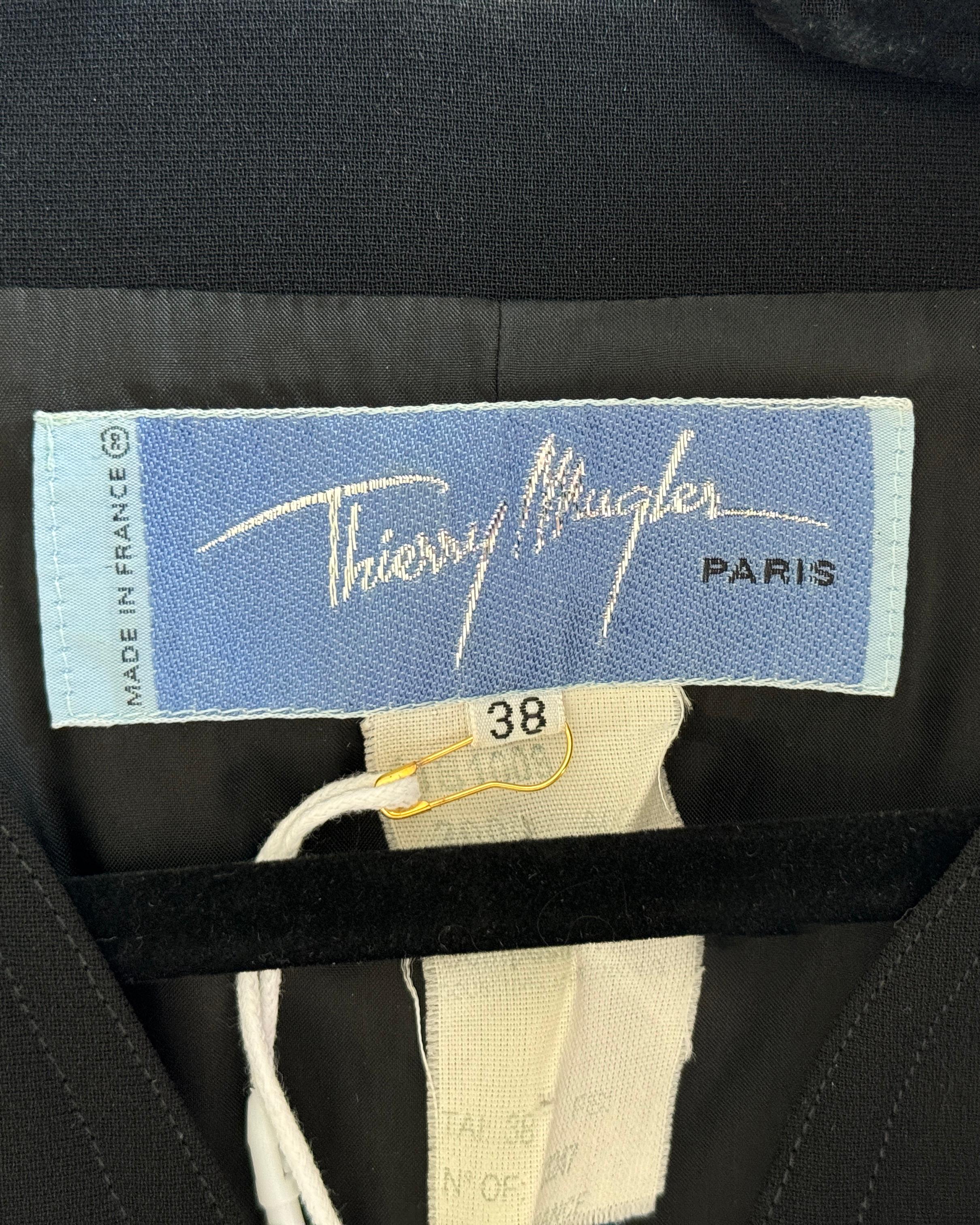 Vintage Thierry Mugler Spring 2000 Jacket with Lucite Buckle Detail For Sale 9