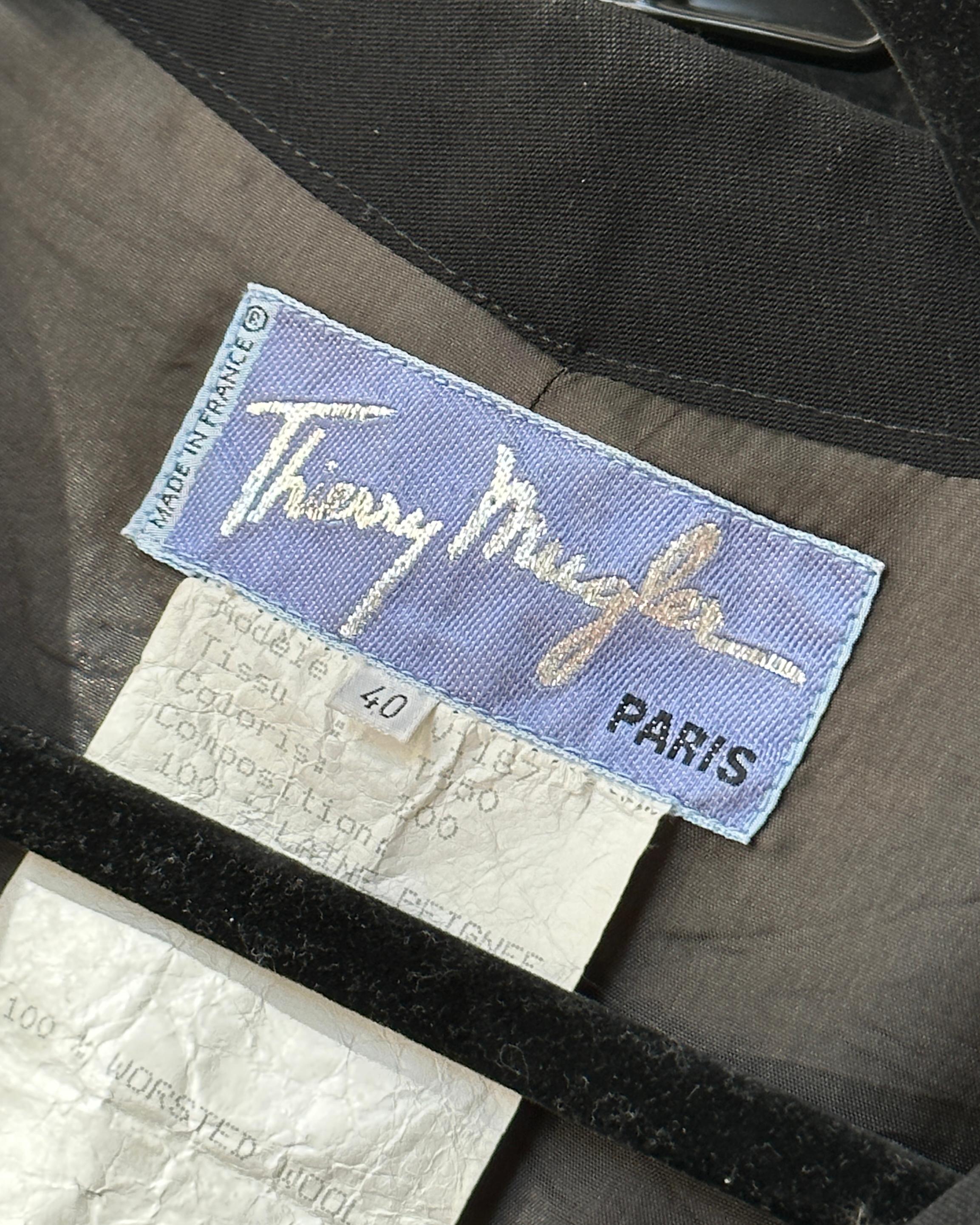 Thierry Mugler tailleur jupe et veste à poches étoiles vintage en vente 10