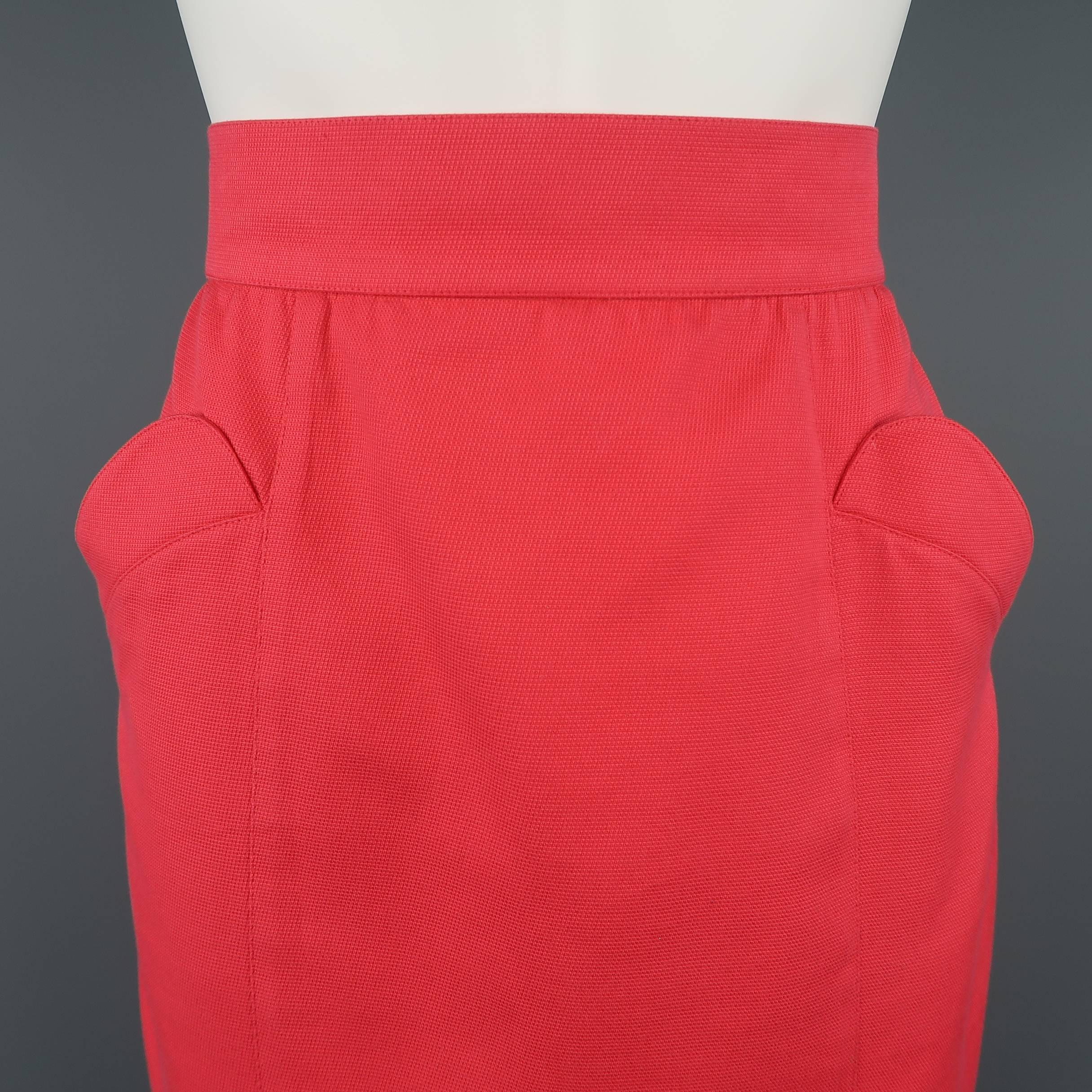 Vintage 1980's THIERY MUGLER pencil skirt comes in coral pink cotton canvas with graphic trimmed pockets, asymmetrical zip snap closure, and fishtail back. Made in France.
 
Fair Pre-Owned Condition.
Marked: FR 40
 
Measurements:
 
Waist: 27