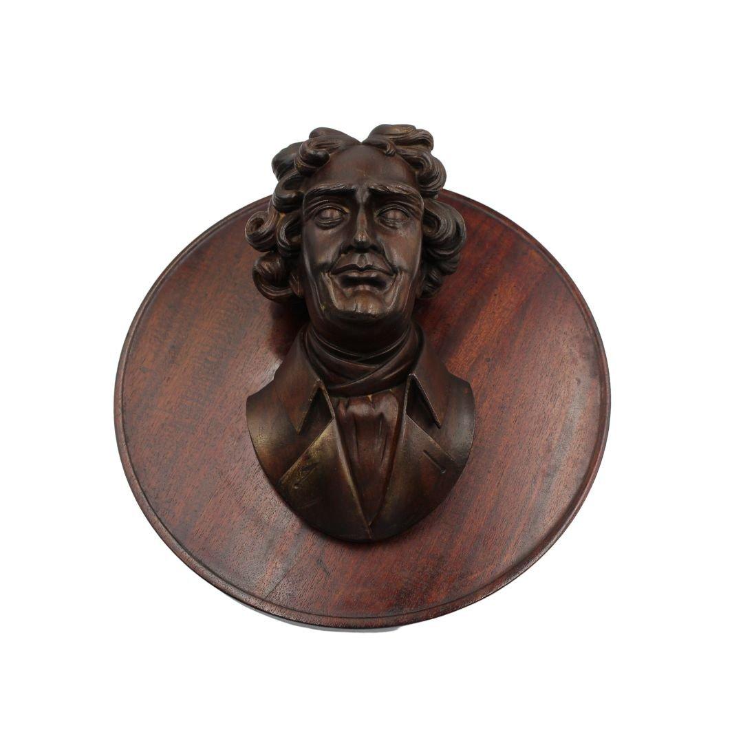 Vintage Thomas Jefferson-Büste aus Holz für die Wand, frühes 20. Jahrhundert (Vergoldet) im Angebot