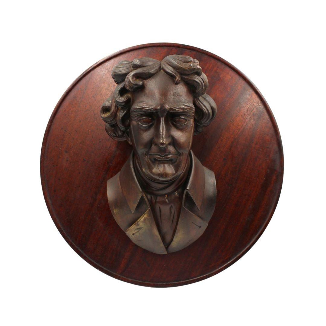Vintage Thomas Jefferson-Büste aus Holz für die Wand, frühes 20. Jahrhundert im Zustand „Gut“ im Angebot in Colorado Springs, CO
