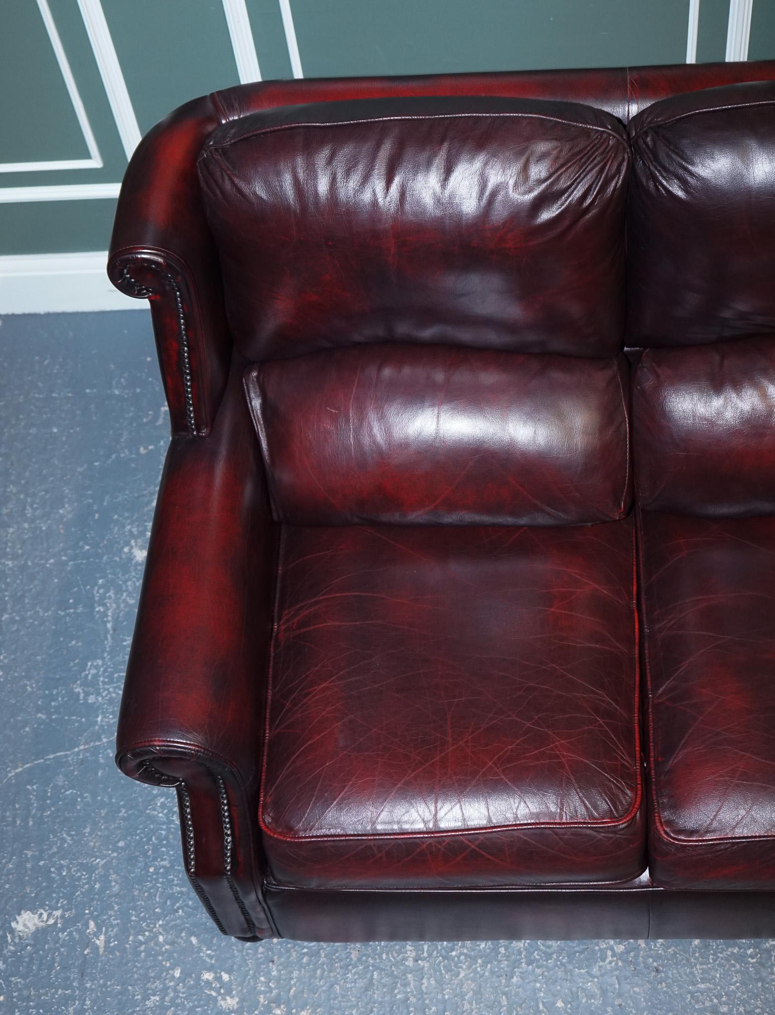 Vintage Thomas Lloyd Burgundy Leather 3 Seater Sofa In Good Condition For Sale In Pulborough, GB