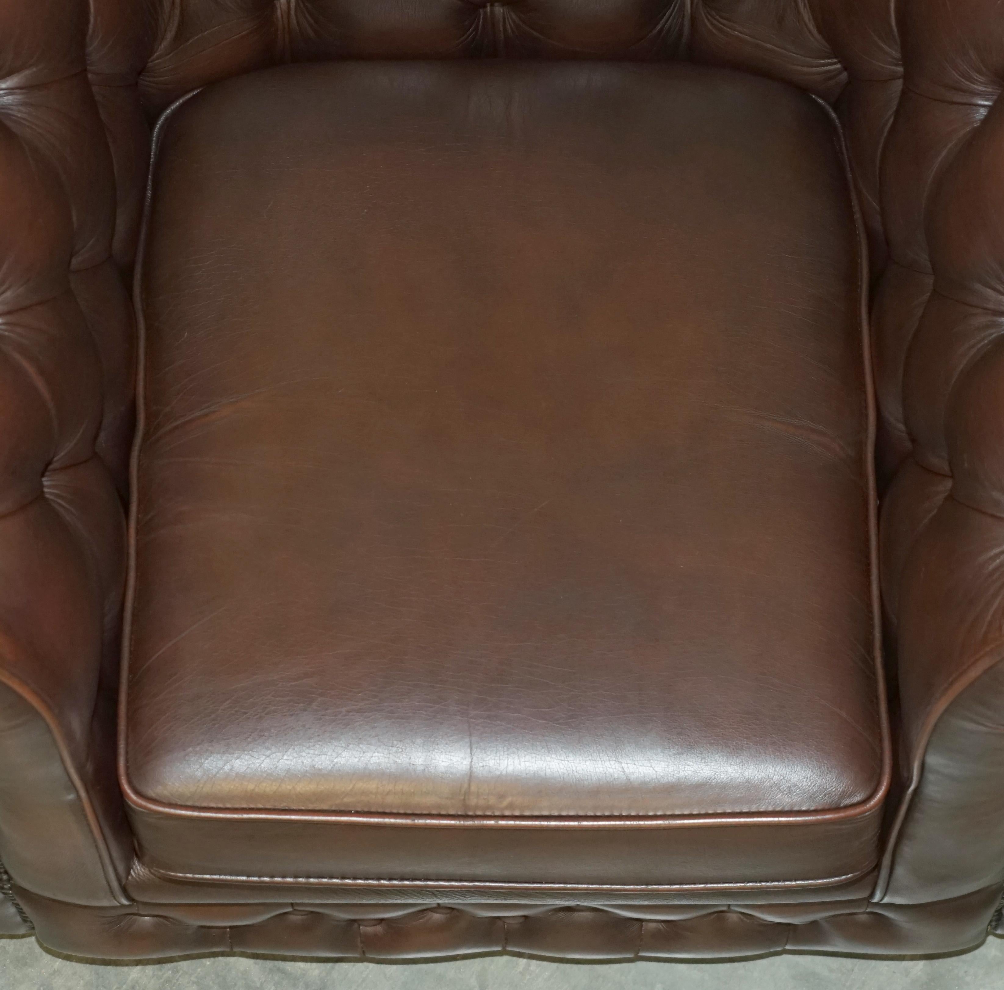 ViNTAGE THOMAS LLOYD MADE IN ENGLAND BROWN LEATHER CHESTERFIELD ARMCHAIR For Sale 7