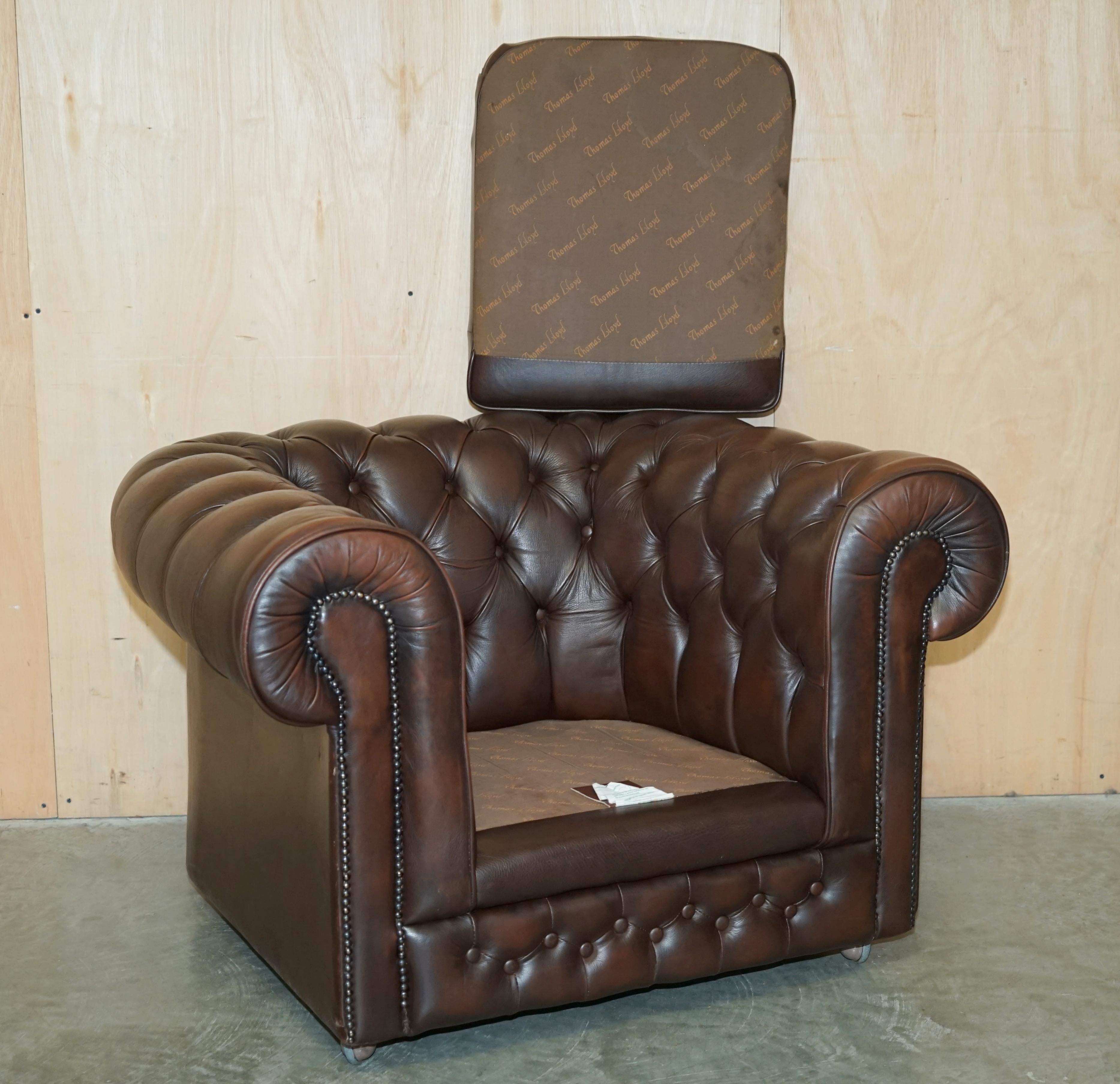ViNTAGE THOMAS LLOYD MADE IN ENGLAND BROWN LEATHER CHESTERFIELD ARMCHAIR For Sale 12