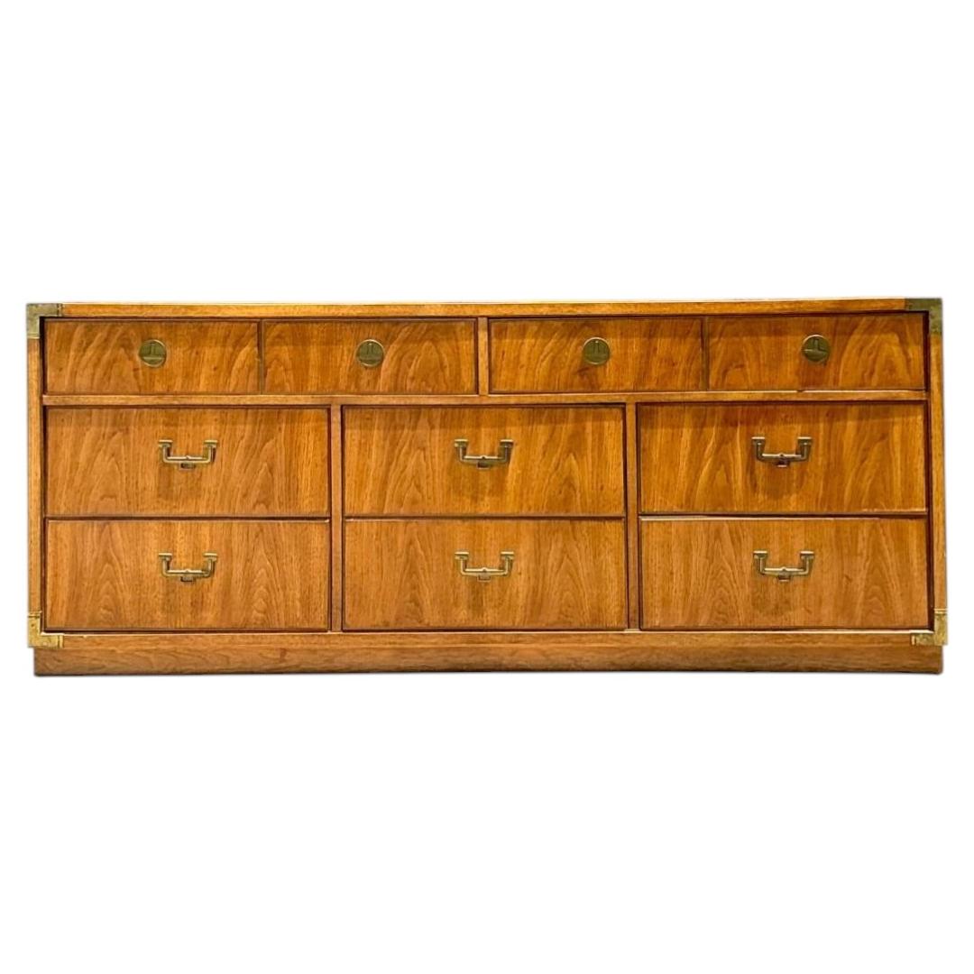 Commode vintage de style « Campaign » de Thomasville en vente