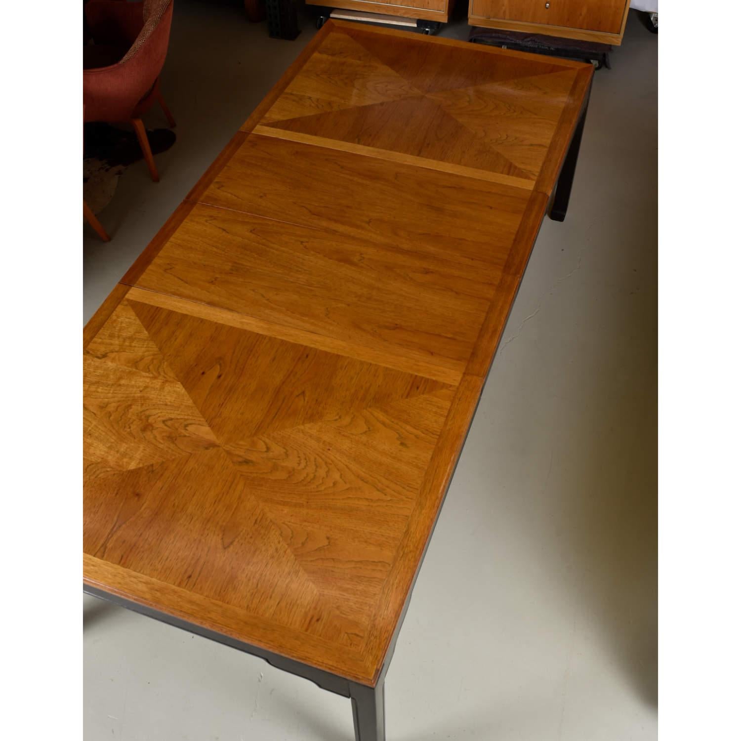 Late 20th Century Vintage Thomasville Embassy Chinoiserie Asian Modern Expanding Dining Table For Sale
