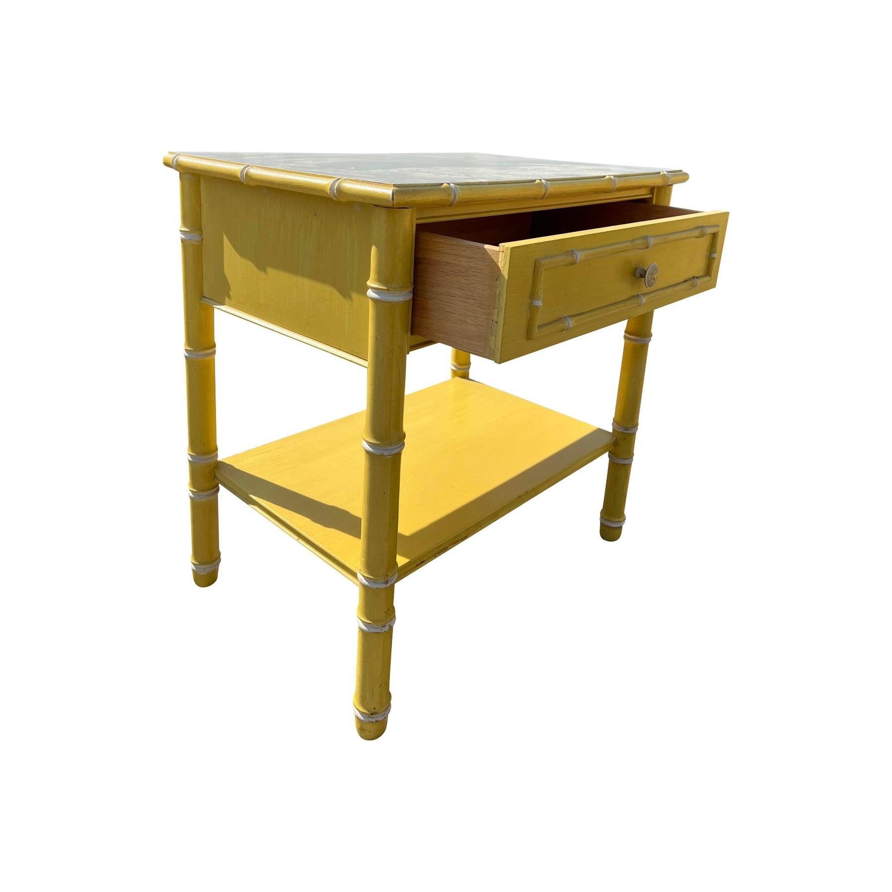 Vintage Thomasville Faux Bamboo Nightstand in Coastal Boho Chic Style In Good Condition For Sale In Saddle River, NJ