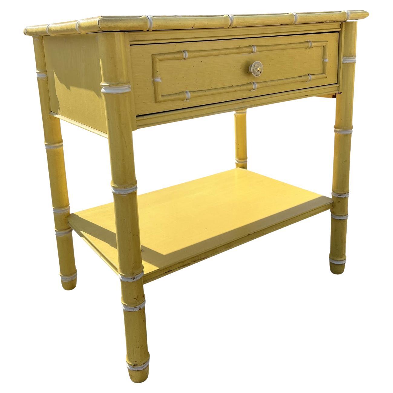 Comodino vintage in finto bambù Thomasville in stile Coastal Boho Chic