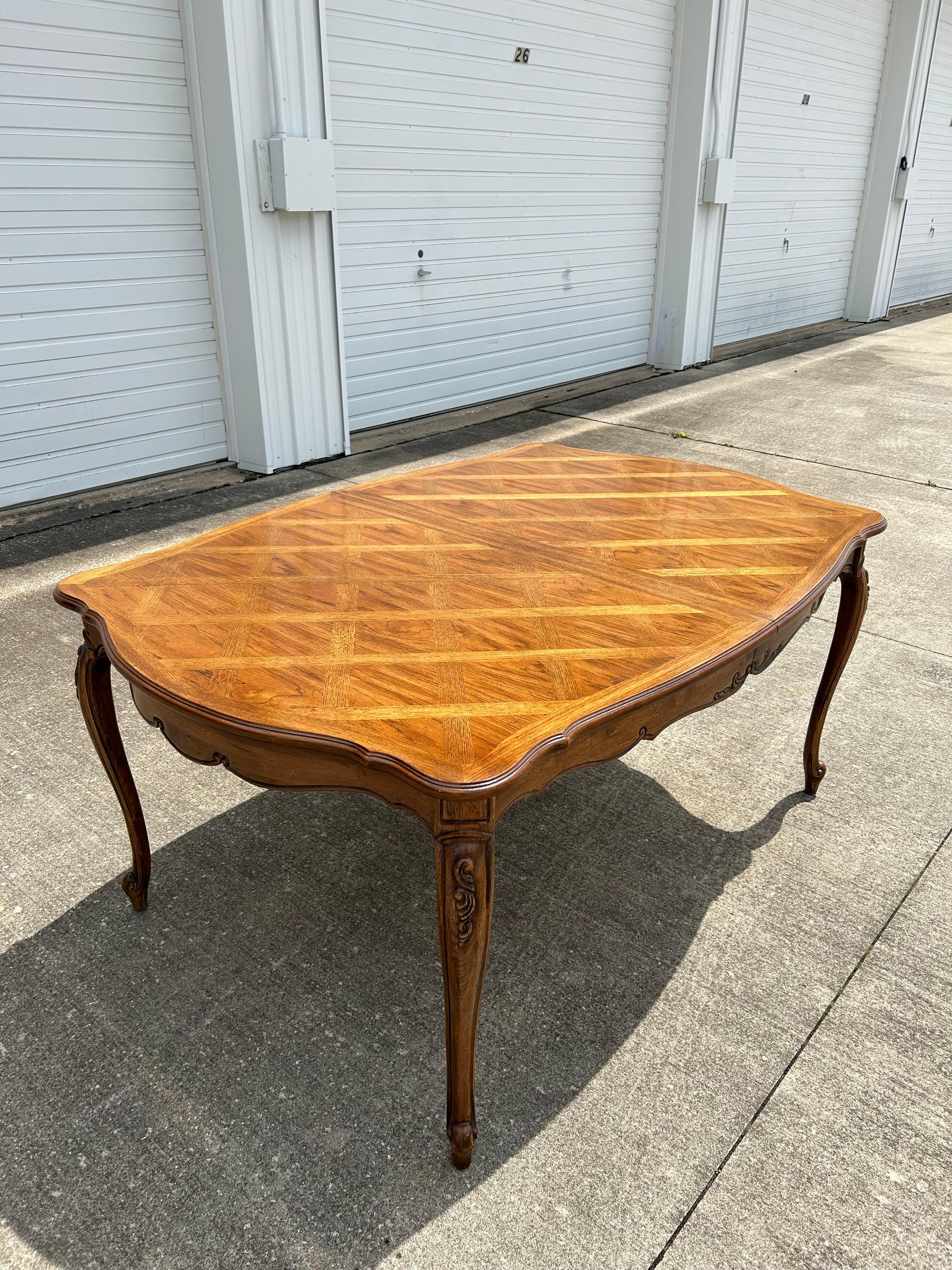 Vintage Thomasville French Provincial Dining Table For Sale 1