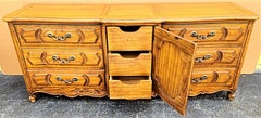 Vintage Thomasville French Provincial Dresser