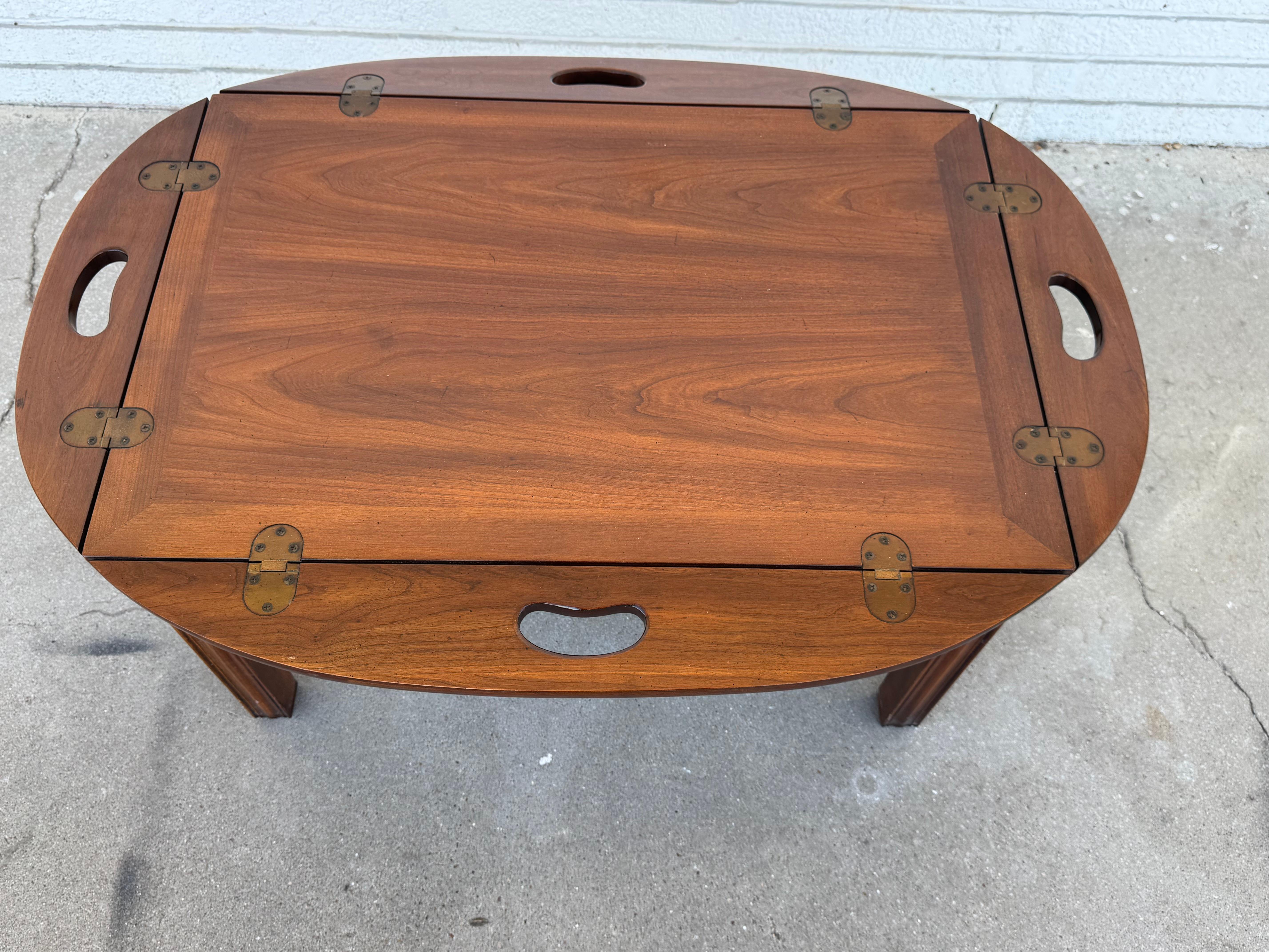 Vintage Thomasville Furniture Mahogany Drop Leaf Coffee Table In Good Condition For Sale In Pasadena, TX