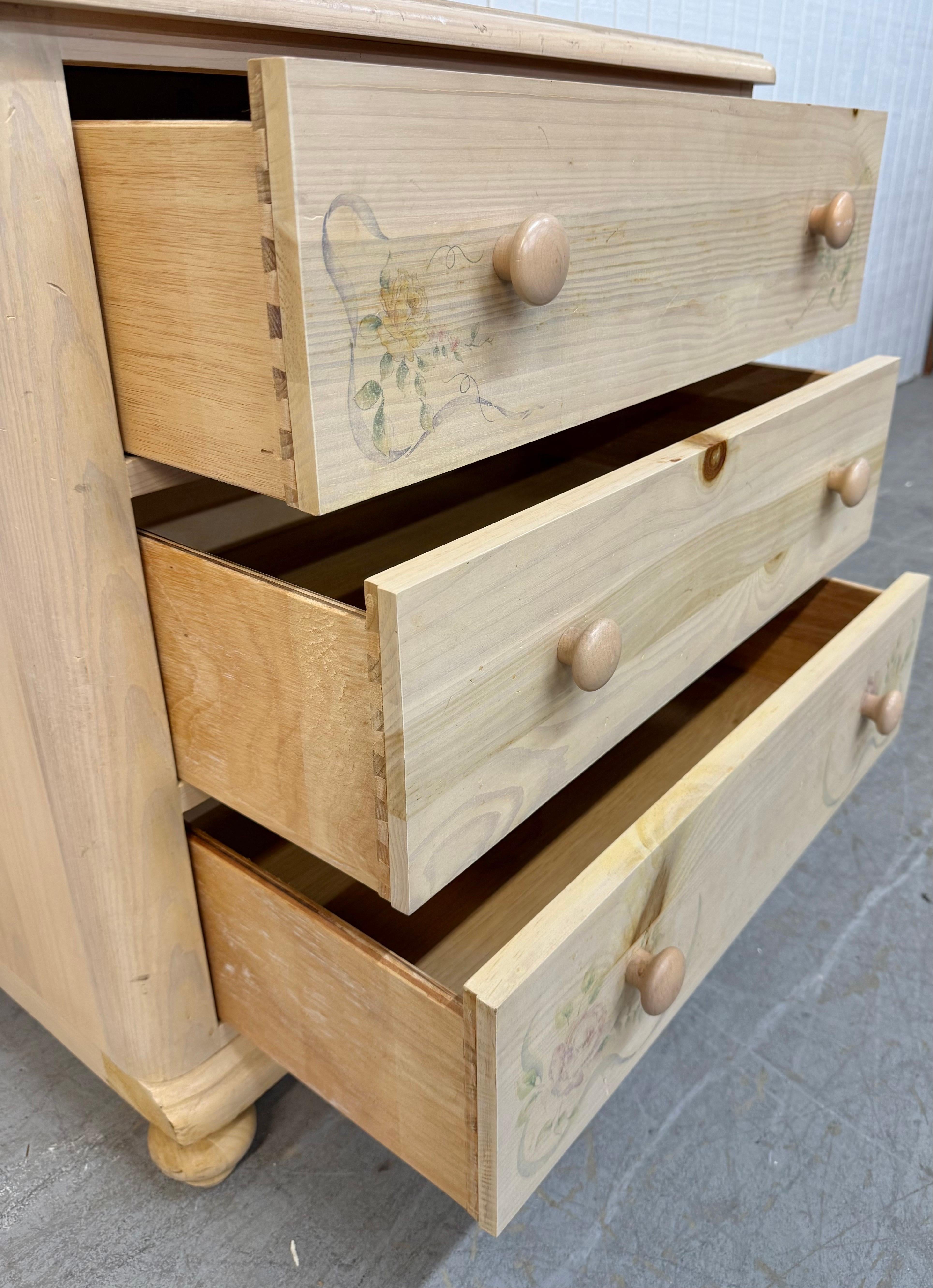 20ième siècle Coffre de célibataire vintage en pin de Thomasville en vente