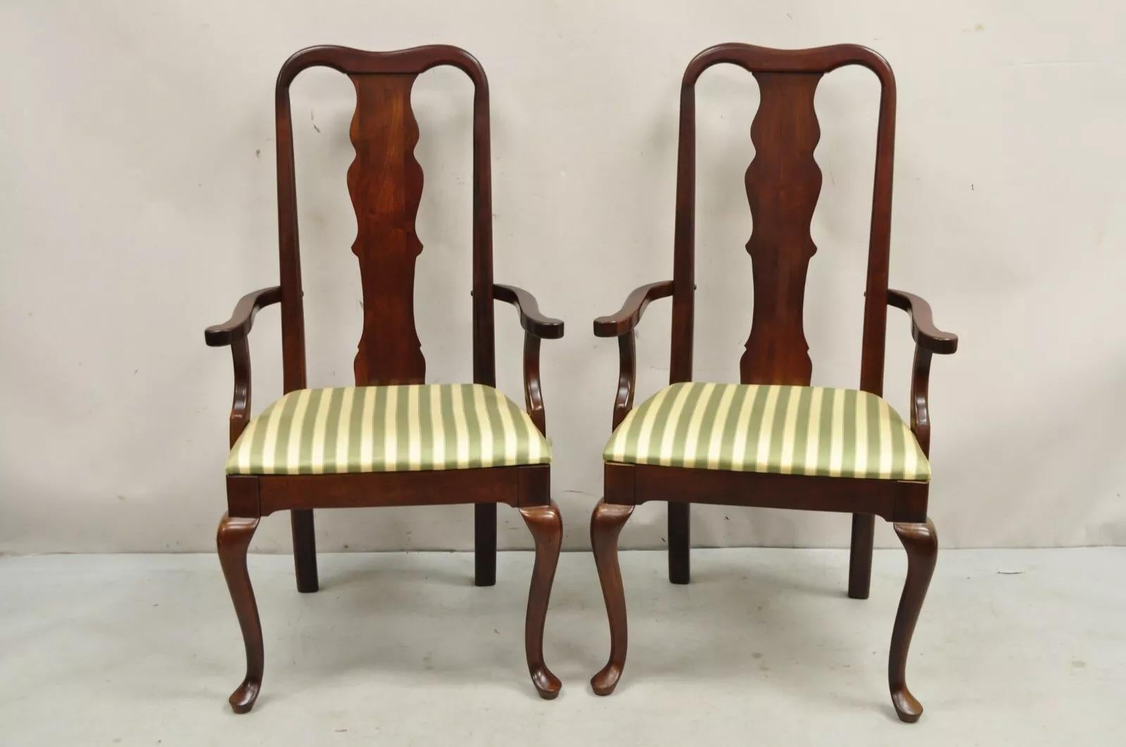Vintage Thomasville Queen Anne Style Cherry Wood Dinning Arm Chairs - a Pair In Good Condition For Sale In Philadelphia, PA
