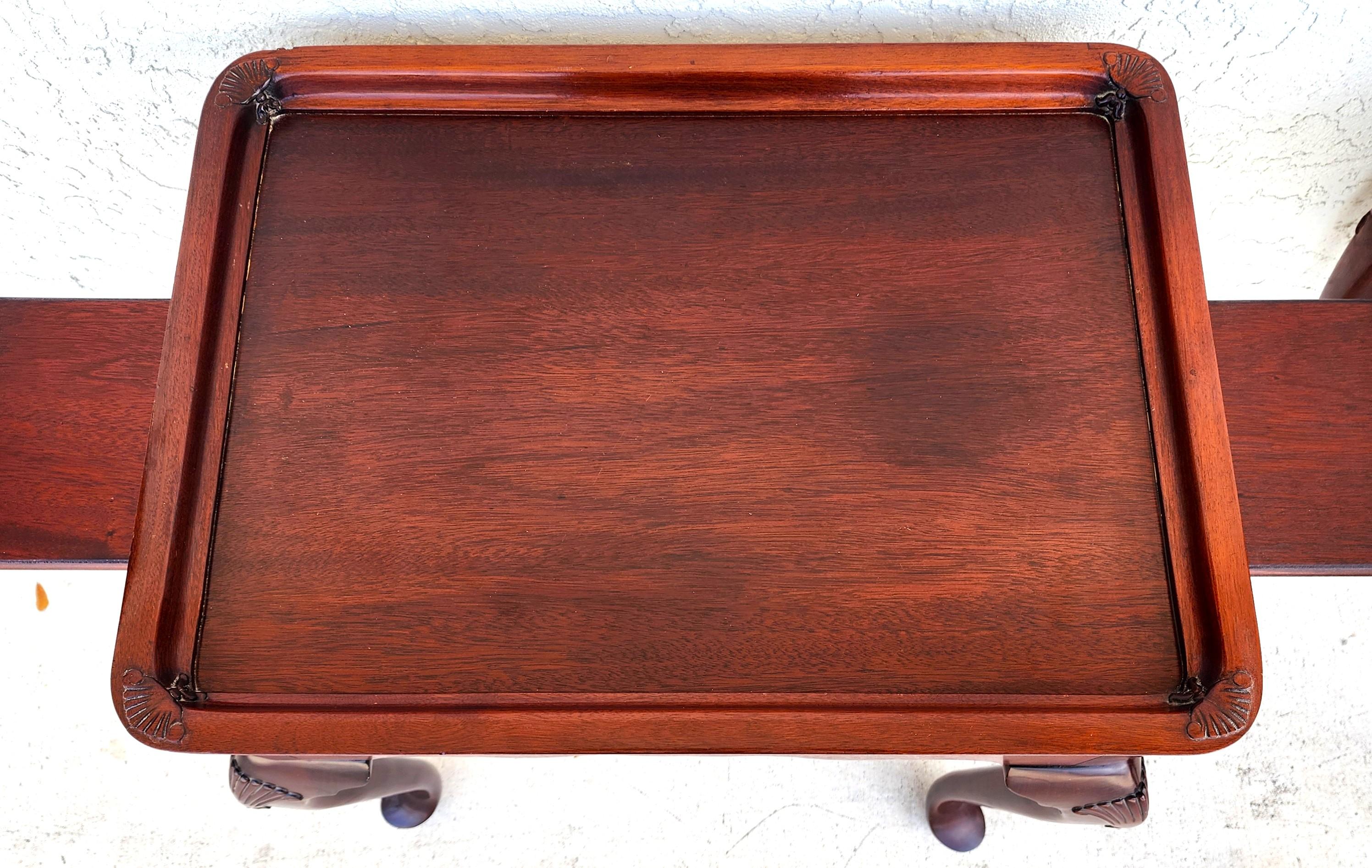 Vintage Thomasville Tea Side Tables with Serving Trays Pair For Sale 2