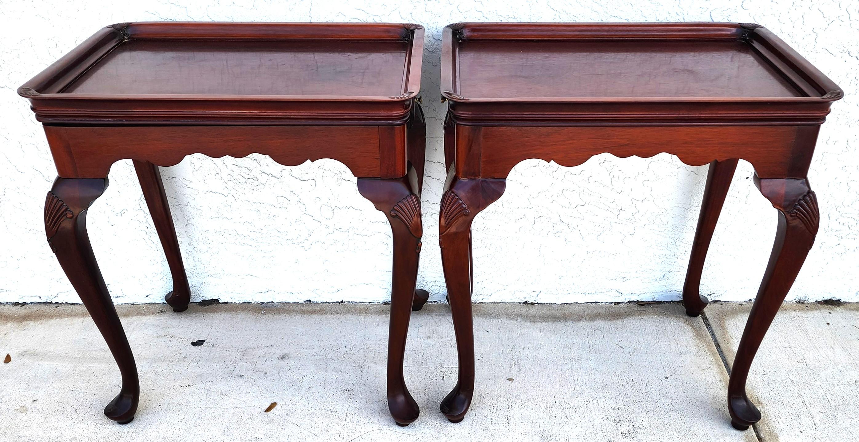 Vintage Thomasville Tea Side Tables with Serving Trays Pair For Sale 3