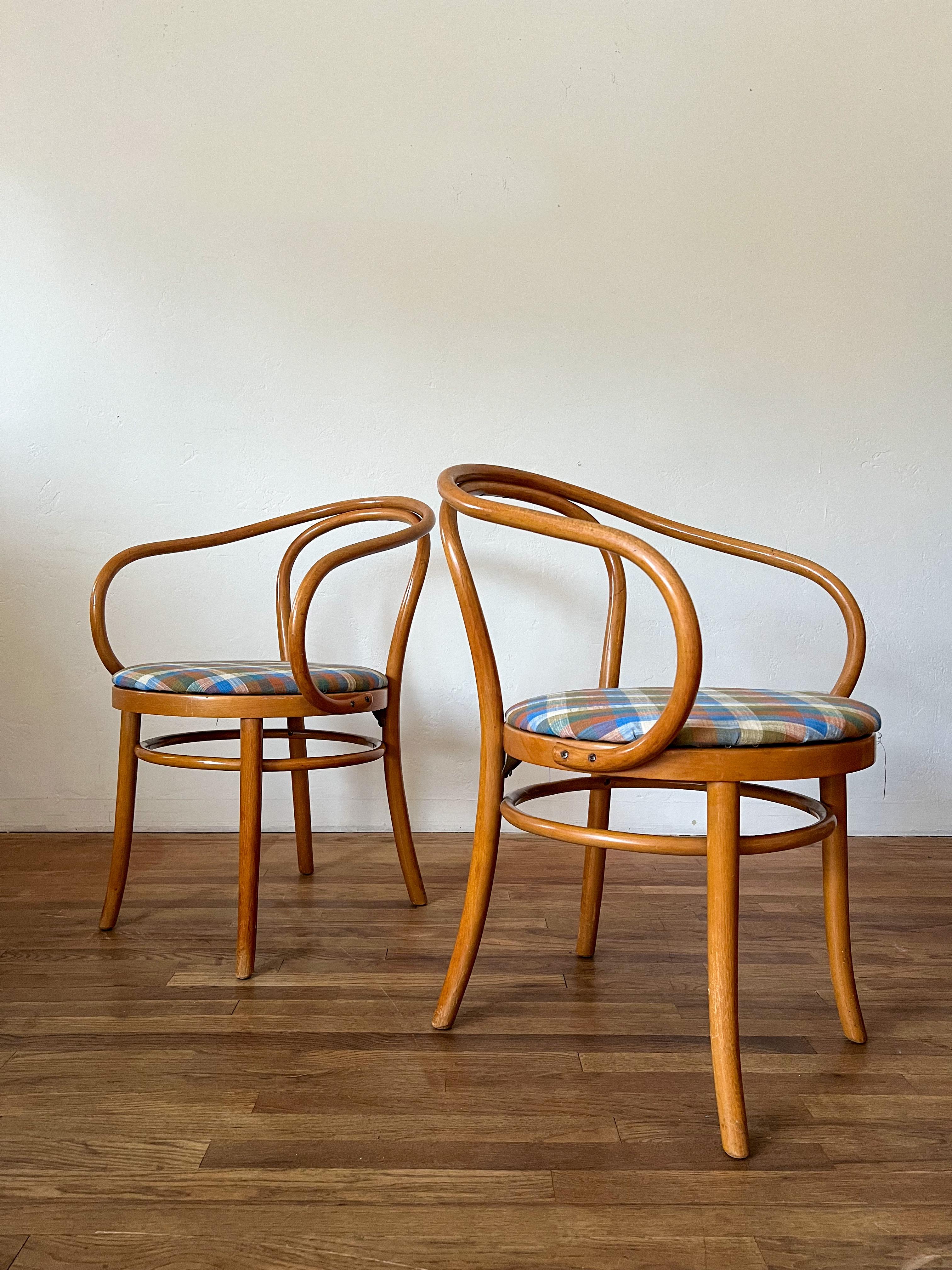 Vintage Thonet B9 Sessel neu gepolstert in Plaid - Satz von 4 (Mitte des 20. Jahrhunderts) im Angebot
