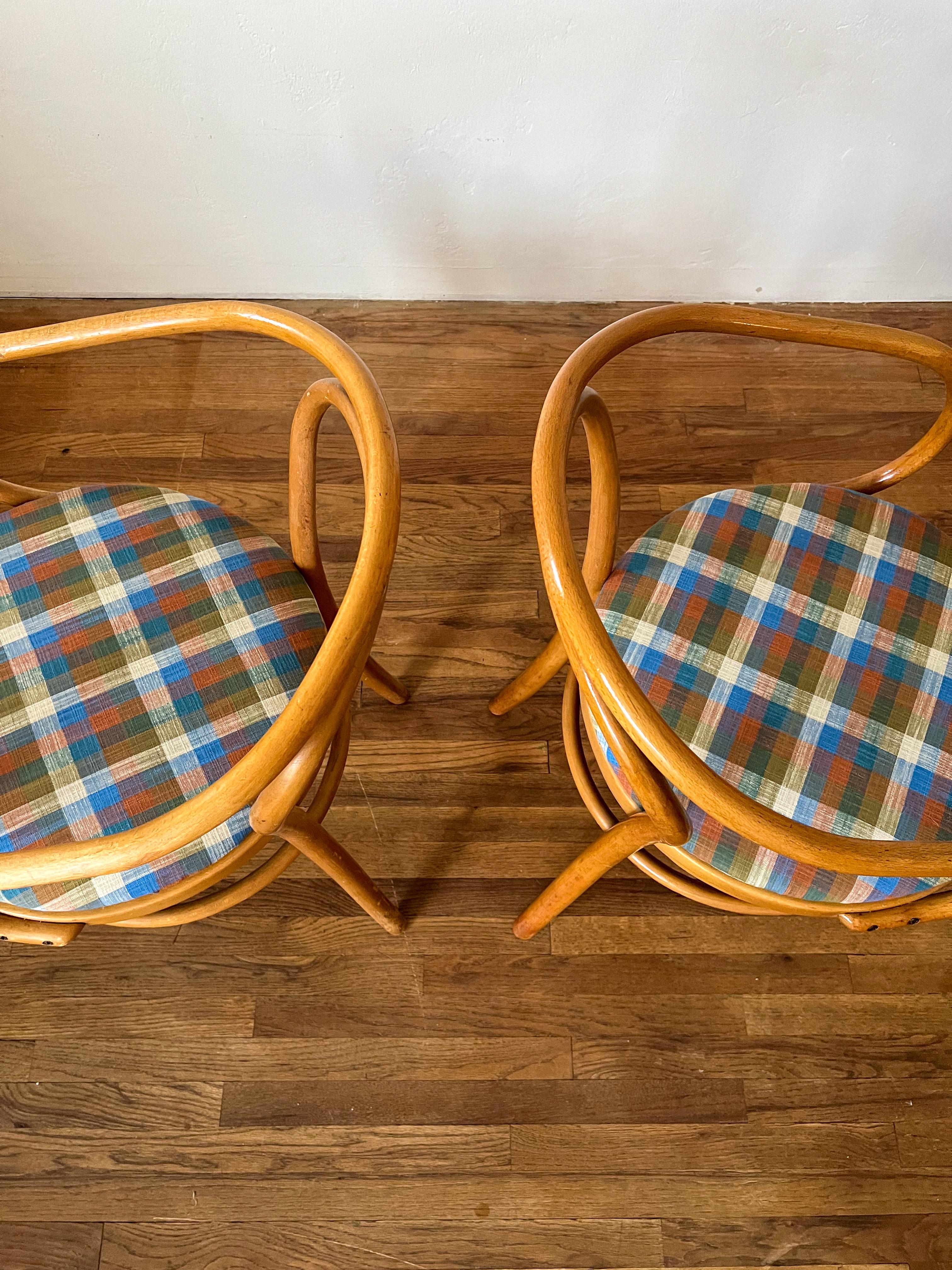 Vintage Thonet B9 Sessel neu gepolstert in Plaid - Satz von 4 (Stoff) im Angebot