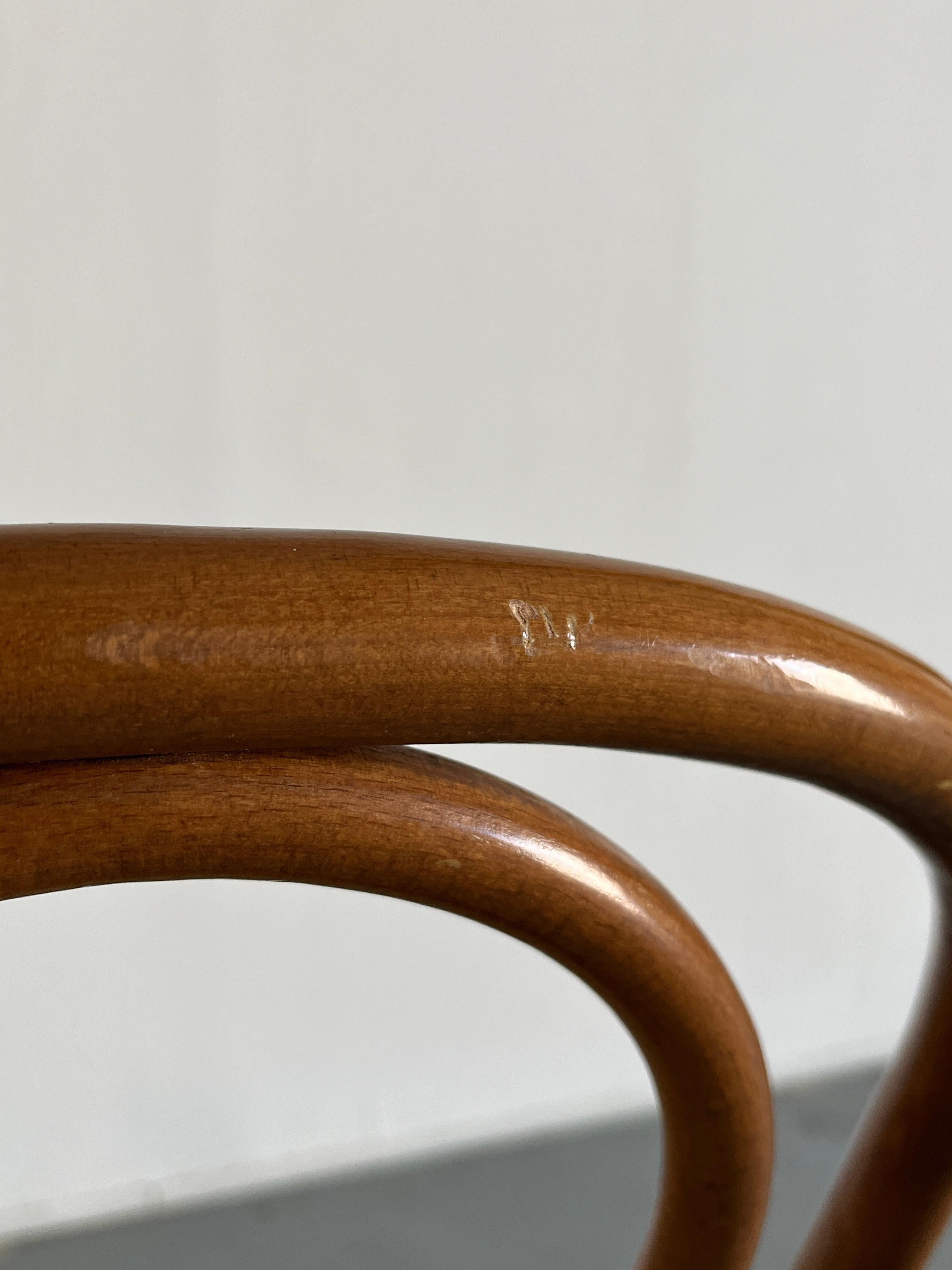 Chaise de bistrot vintage en bois courbé Thonet n° 18, années 1950  6