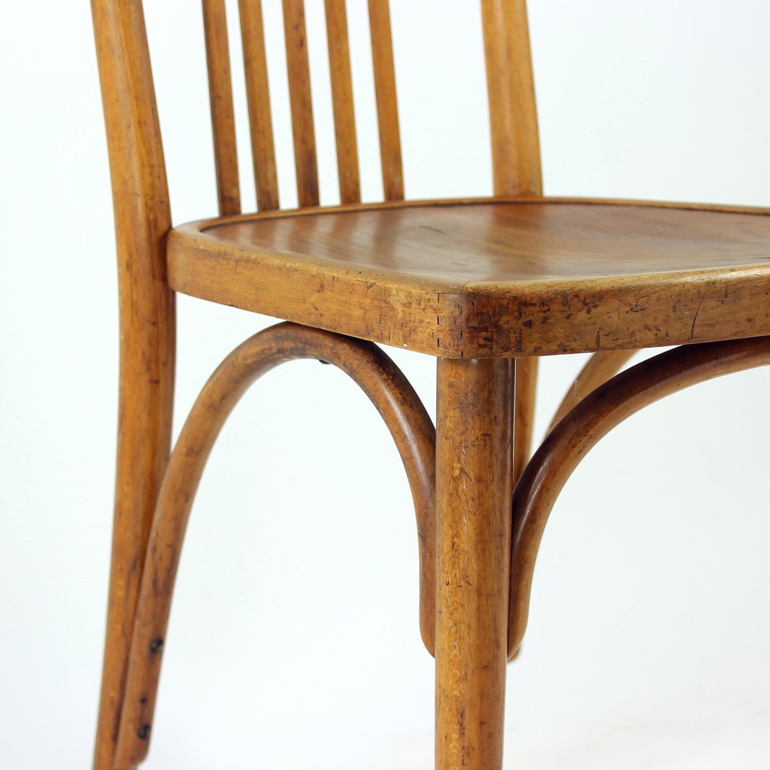 Sedia Thonet vintage in legno di quercia con etichetta originale, Cecoslovacchia, anni '20 in vendita 3