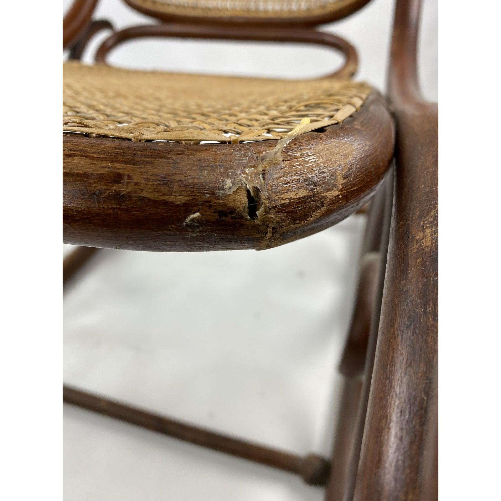 Vintage Thonet Bentwood Rocking Chair In Good Condition In Esperance, NY