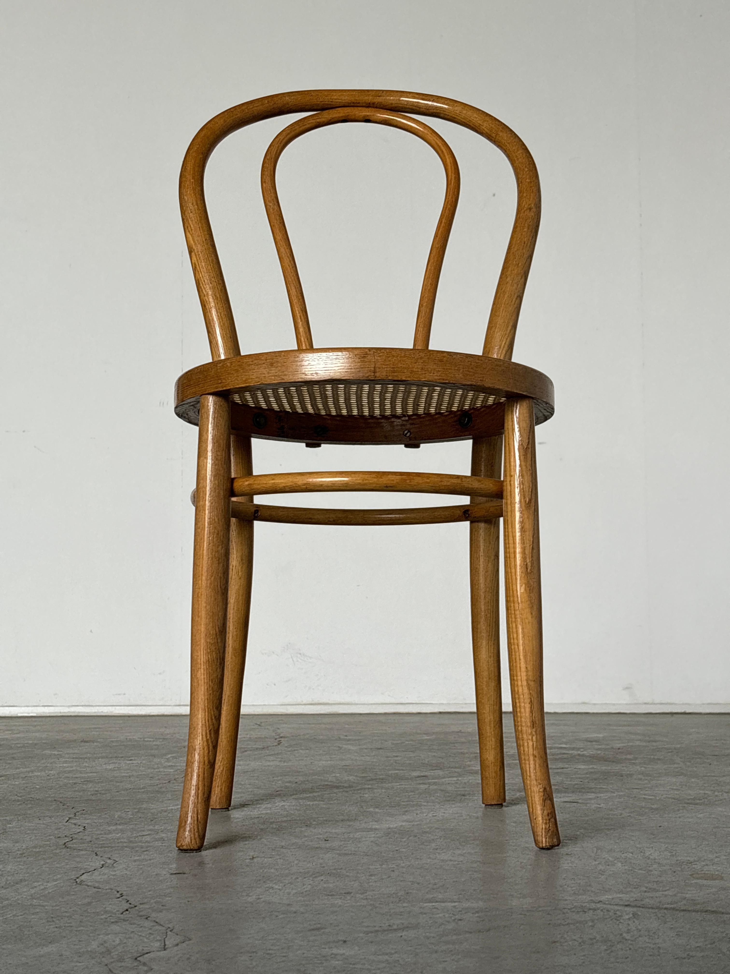 Mid-Century Modern Vintage Thonet Bentwood Style Chair No. 14 / European Cafe Dining Chair For Sale