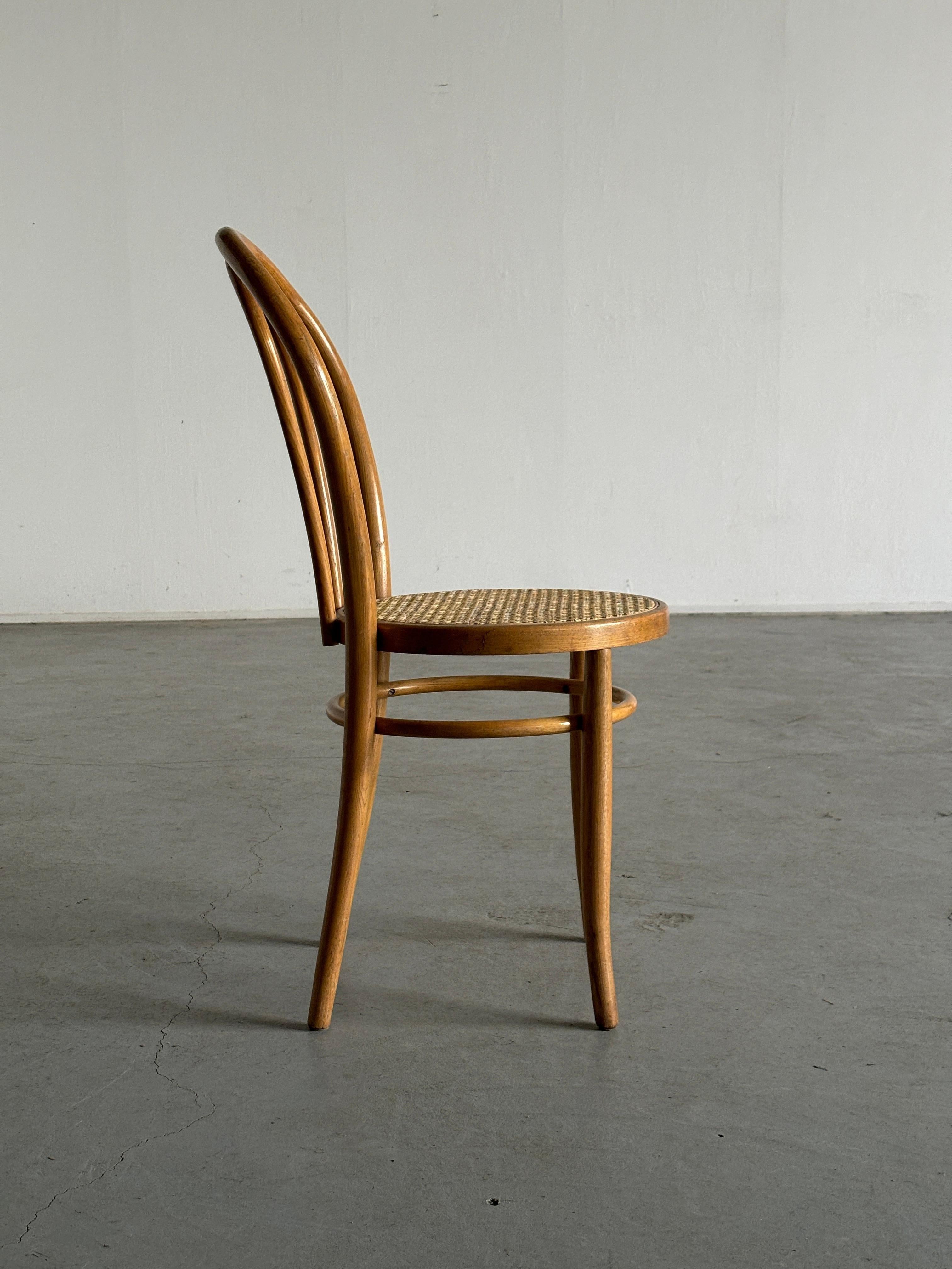 Vintage Thonet Bentwood Style Chair No. 14 / European Cafe Dining Chair In Good Condition For Sale In Zagreb, HR