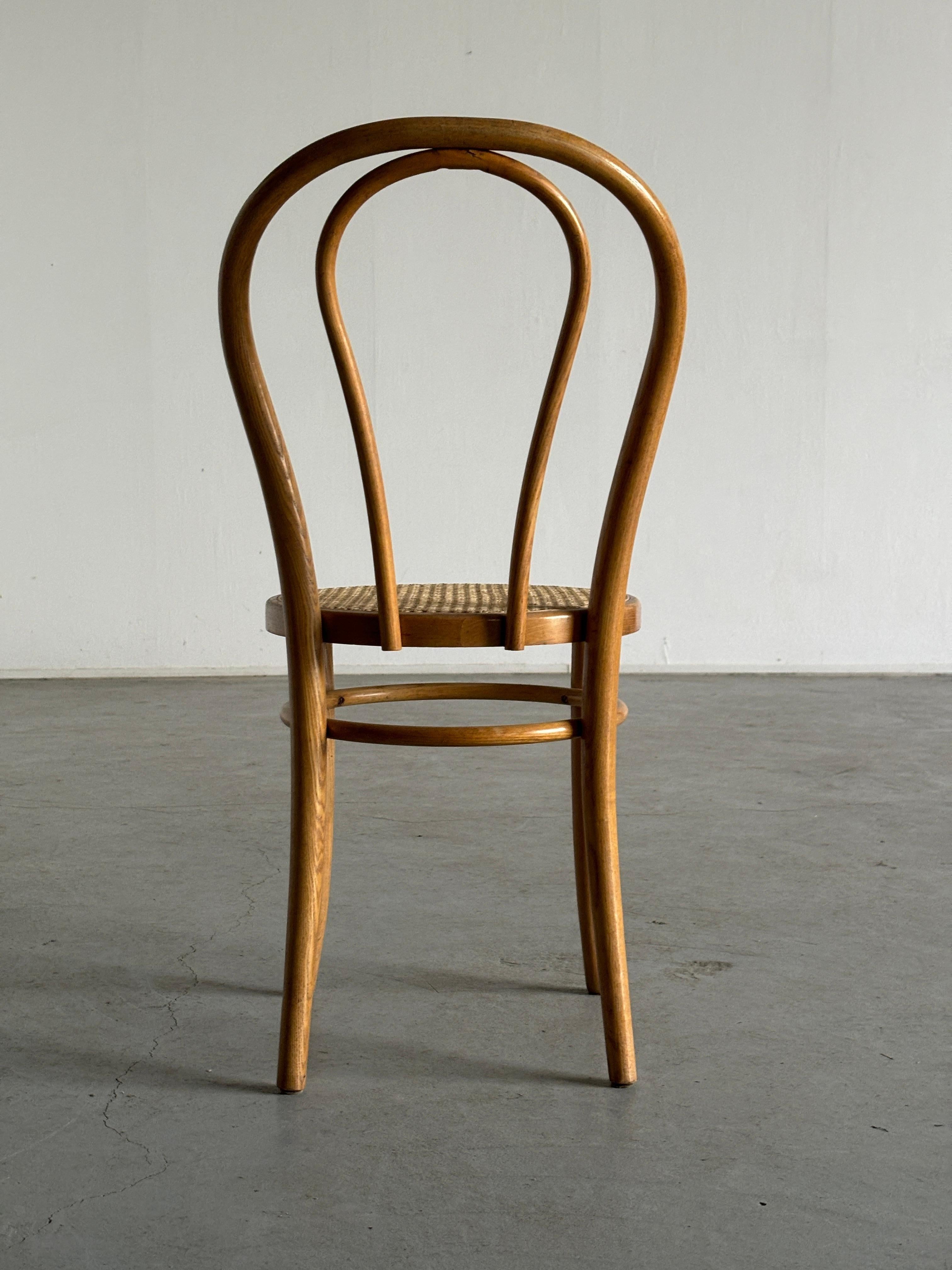 Late 20th Century Vintage Thonet Bentwood Style Chair No. 14 / European Cafe Dining Chair For Sale