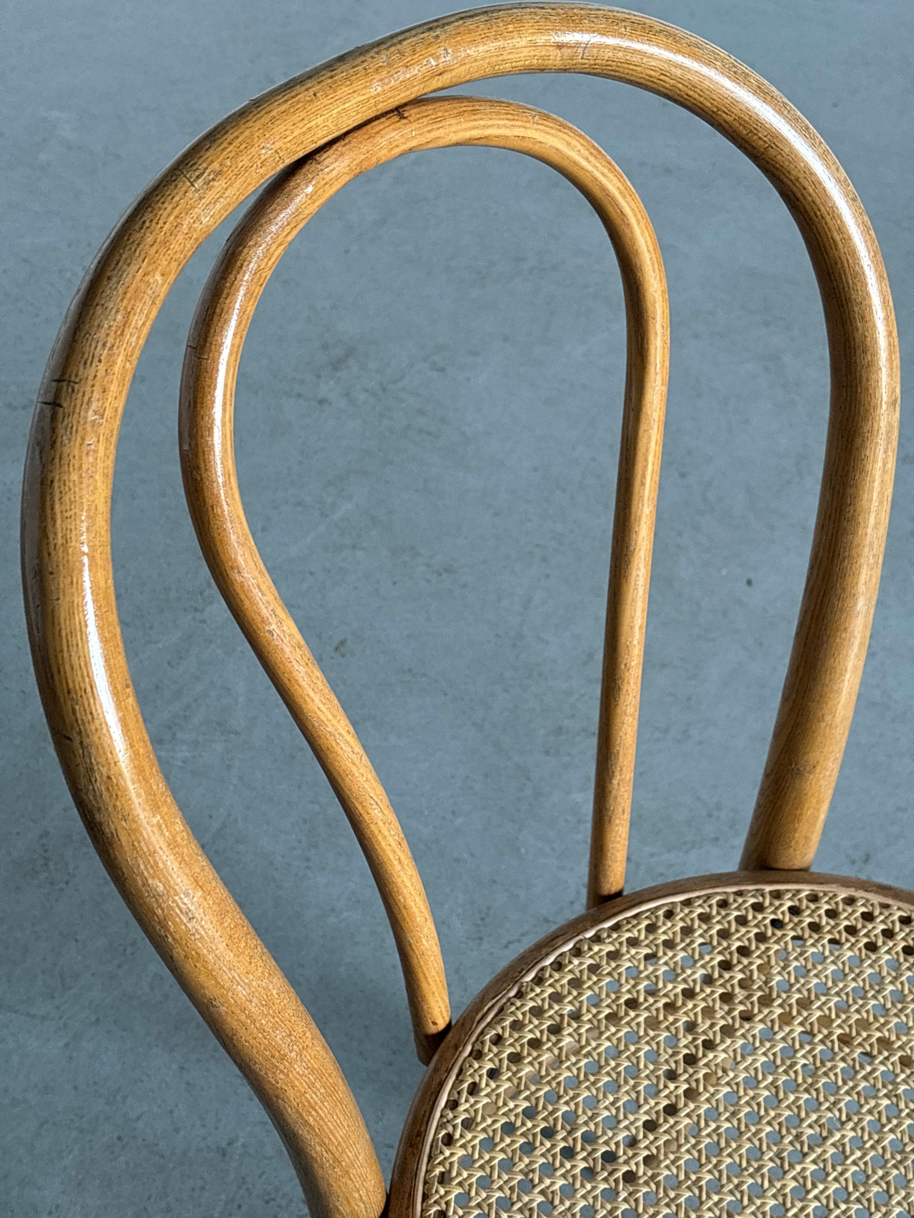 Vintage Thonet Bentwood Style Chair No. 14 / European Cafe Dining Chair For Sale 3