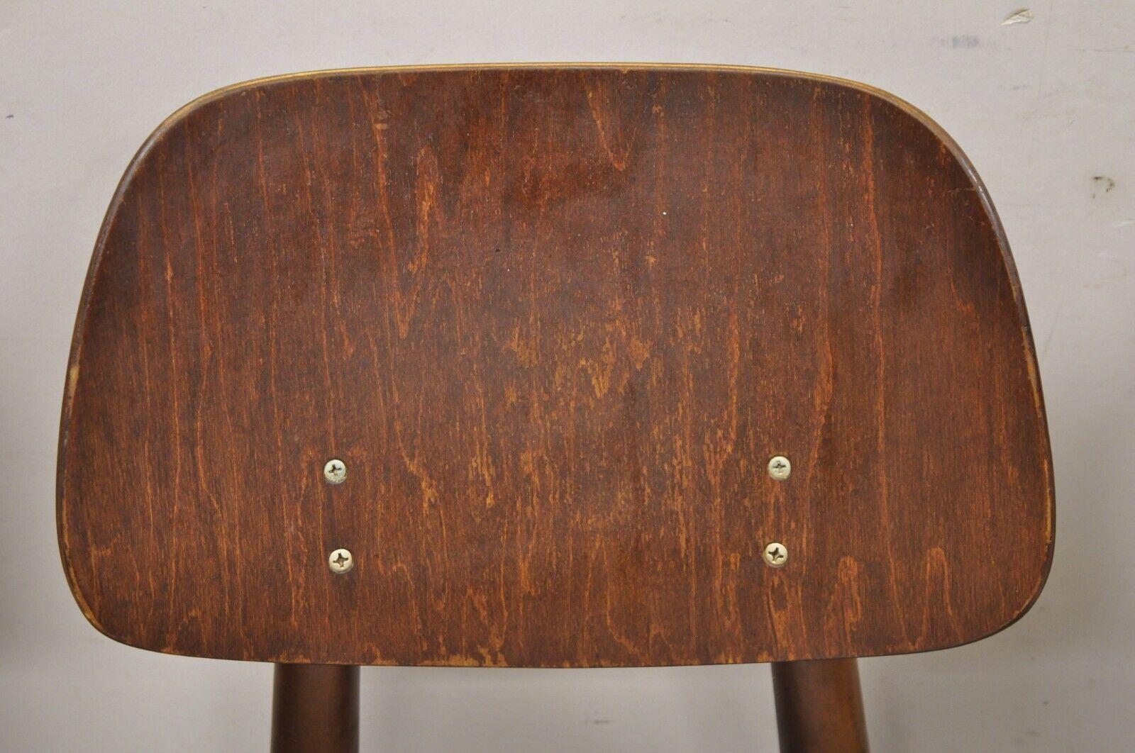 Chaises de salle à manger vintage Thonet Mid Century Modern Bentwood Walnut - Lot de 4 en vente 2