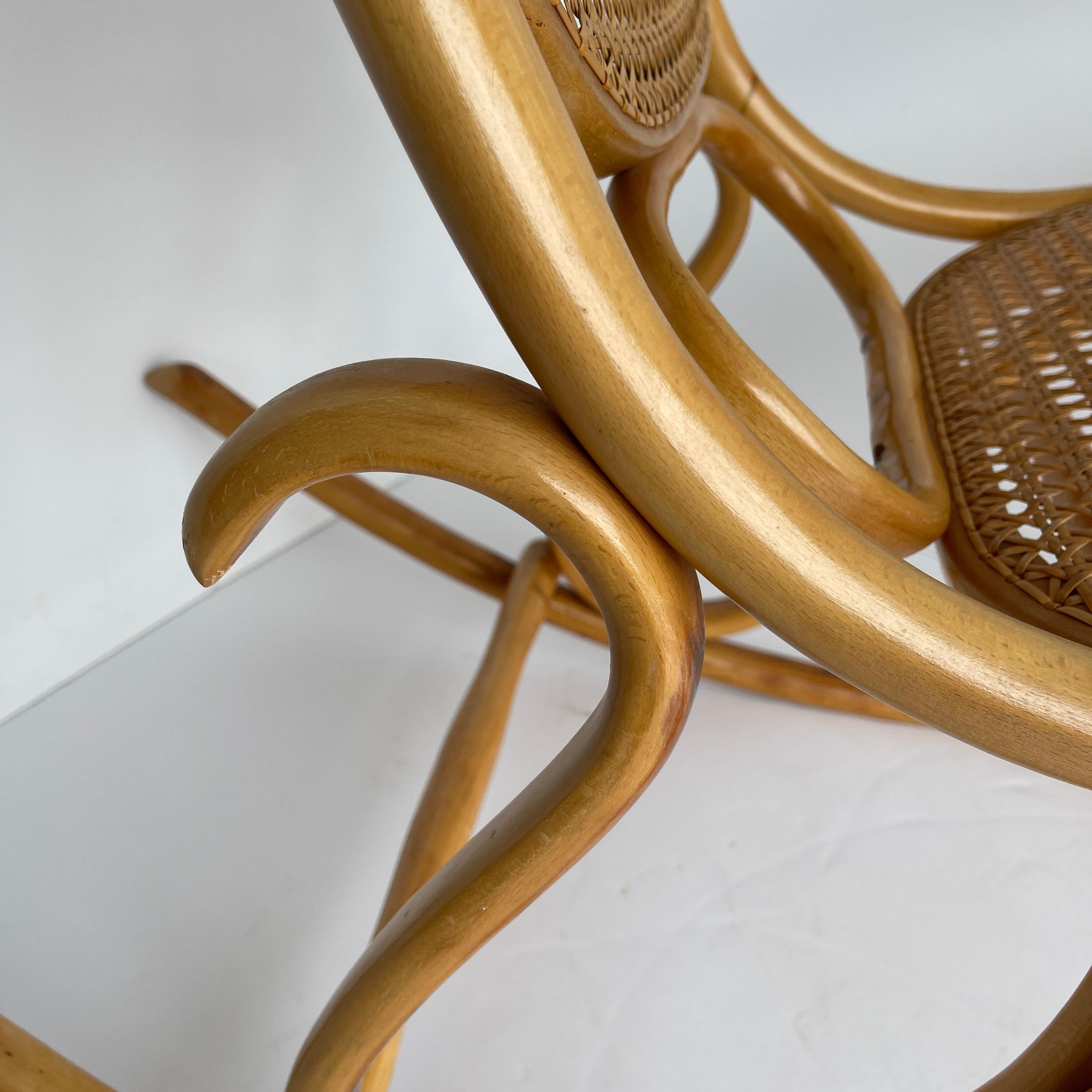 Wood Vintage Thonet Schaukelstuhl Rocking Chair, Mid-Century Modern