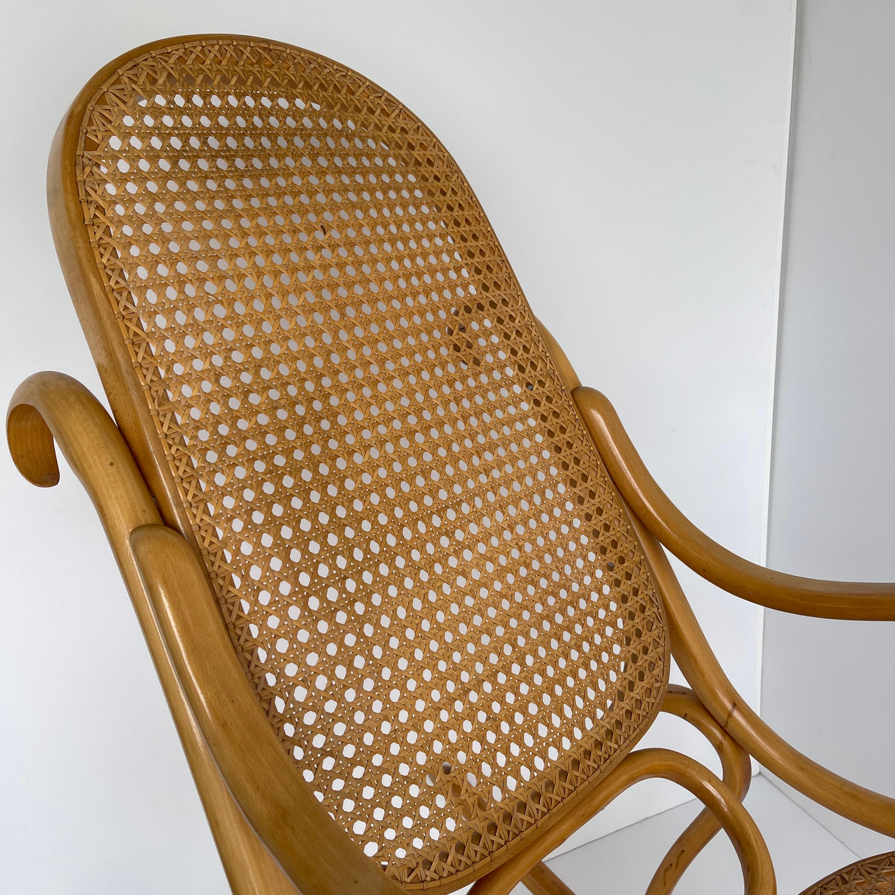 Vintage Thonet Schaukelstuhl Rocking Chair, Mid-Century Modern 4