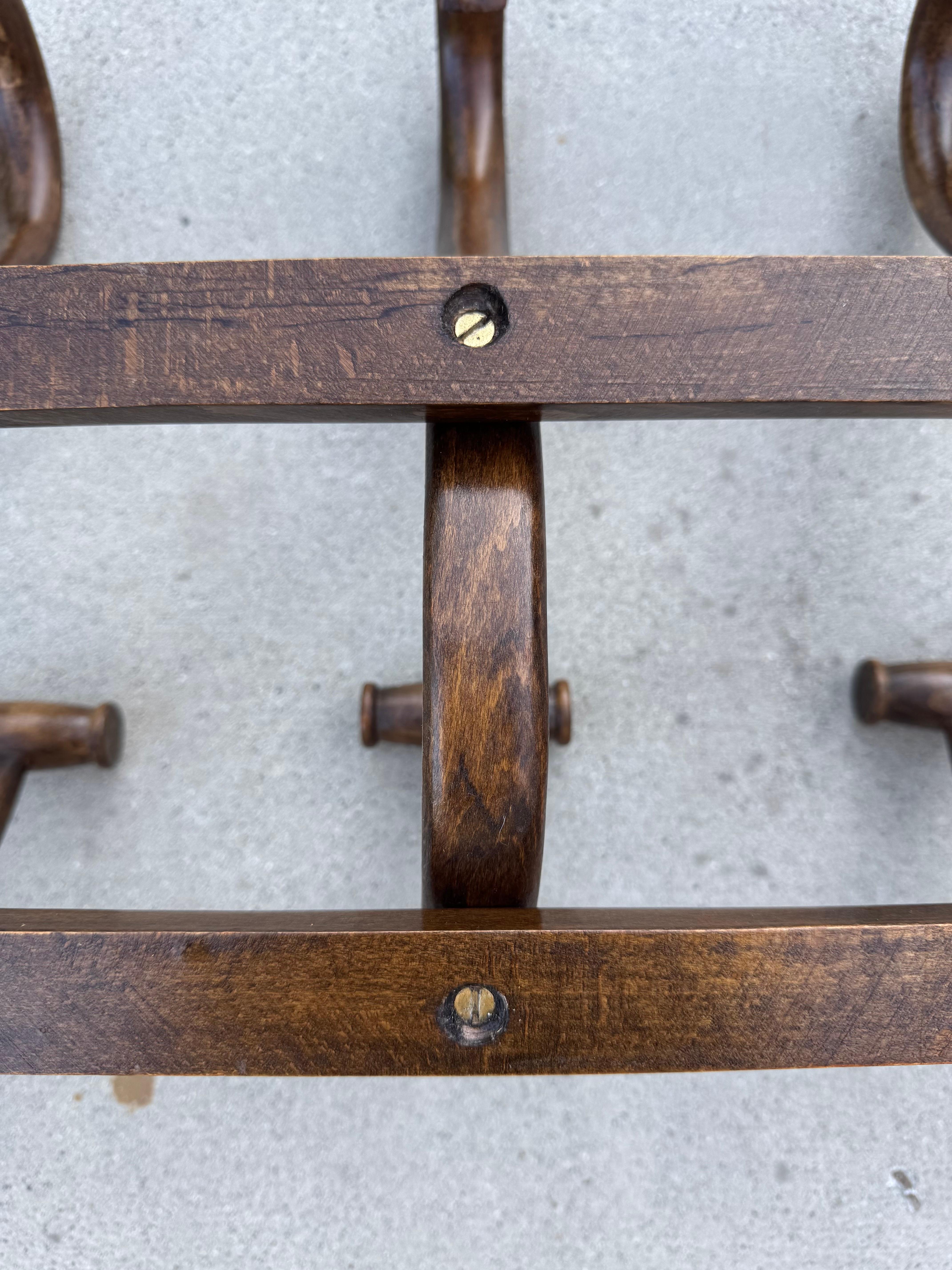 Appendiabiti da parete in legno curvato in stile Thonet con ganci curvi, 20° secolo in vendita 5
