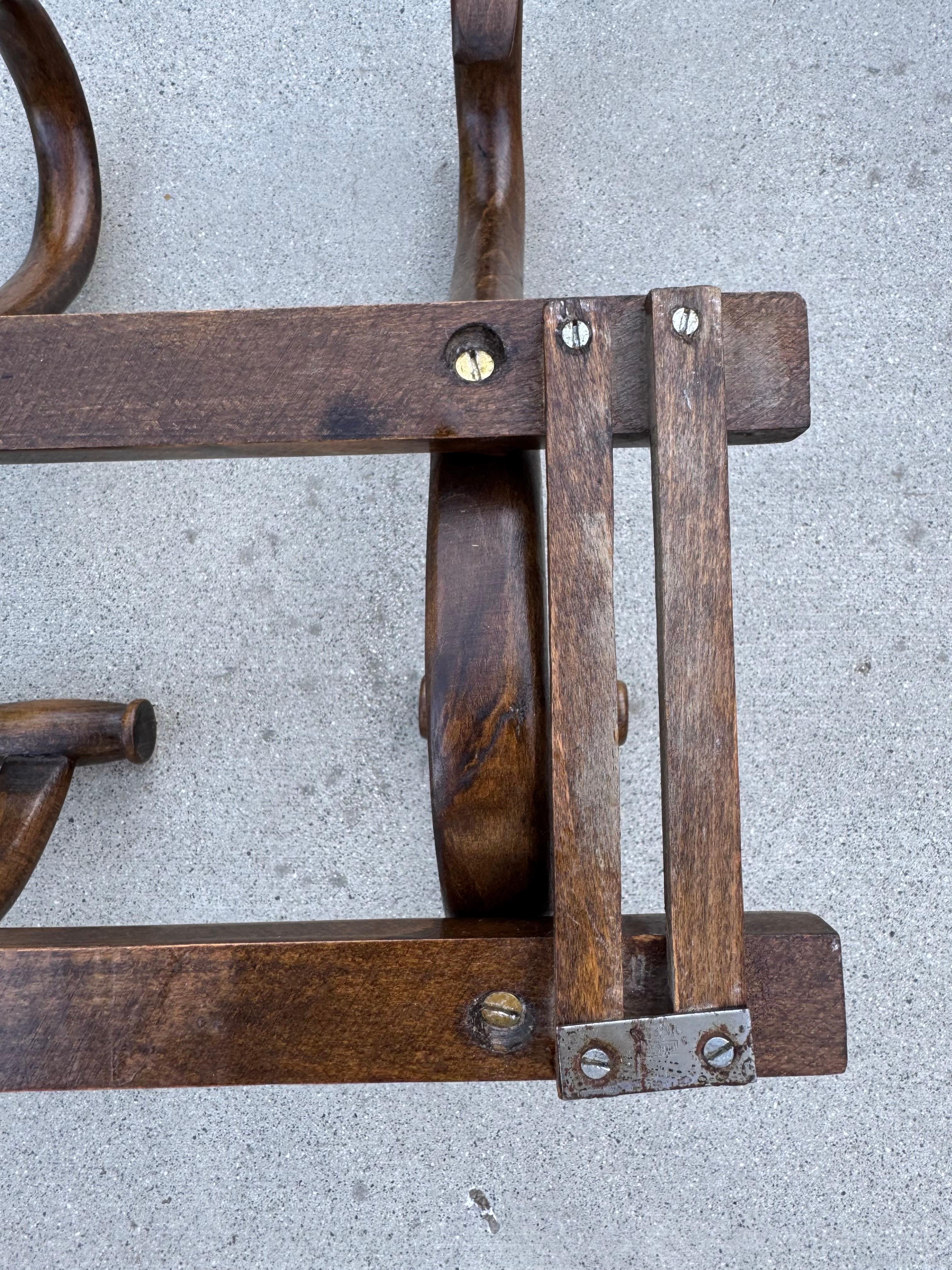 Appendiabiti da parete in legno curvato in stile Thonet con ganci curvi, 20° secolo in vendita 6