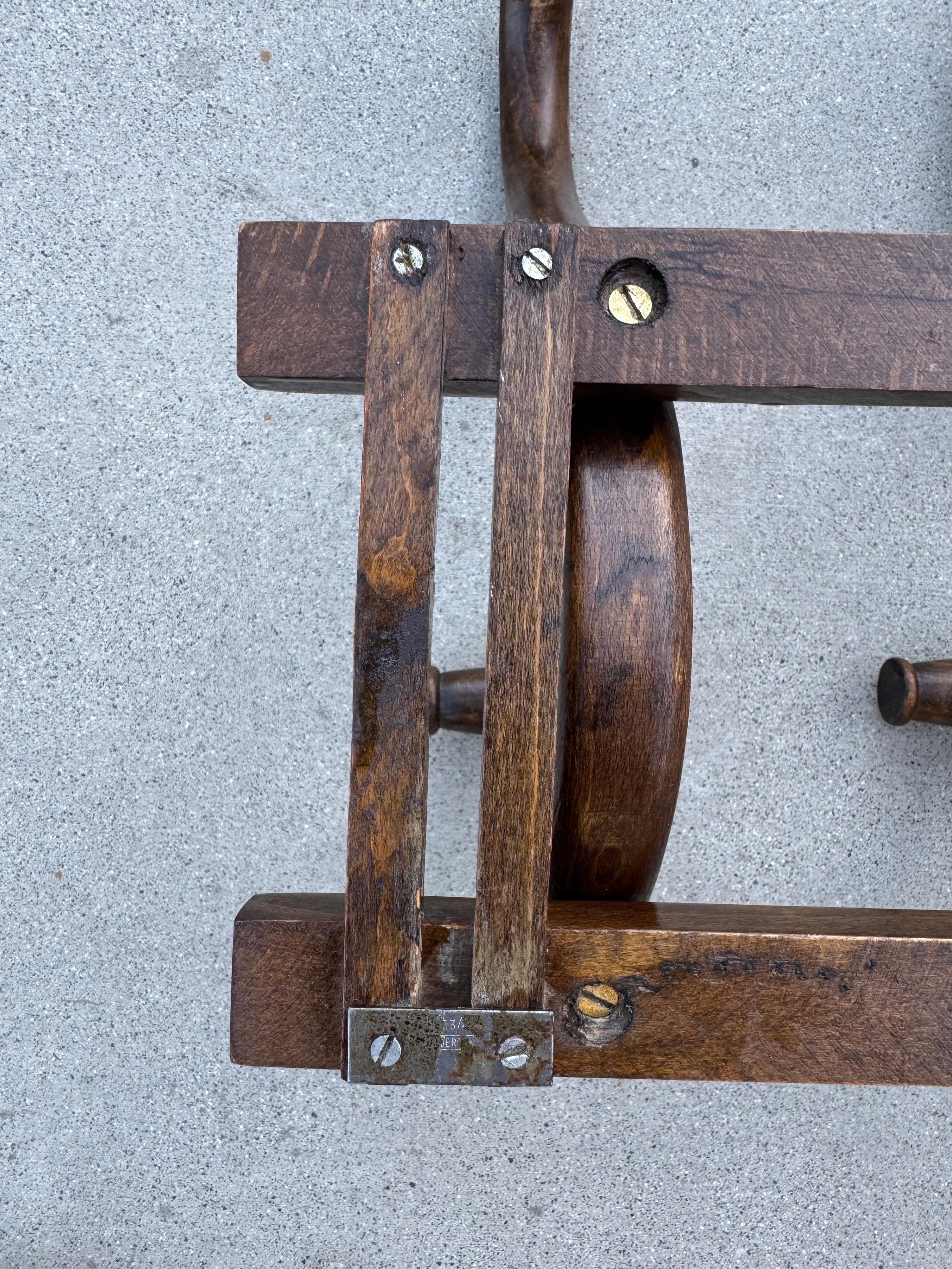 Appendiabiti da parete in legno curvato in stile Thonet con ganci curvi, 20° secolo in vendita 7