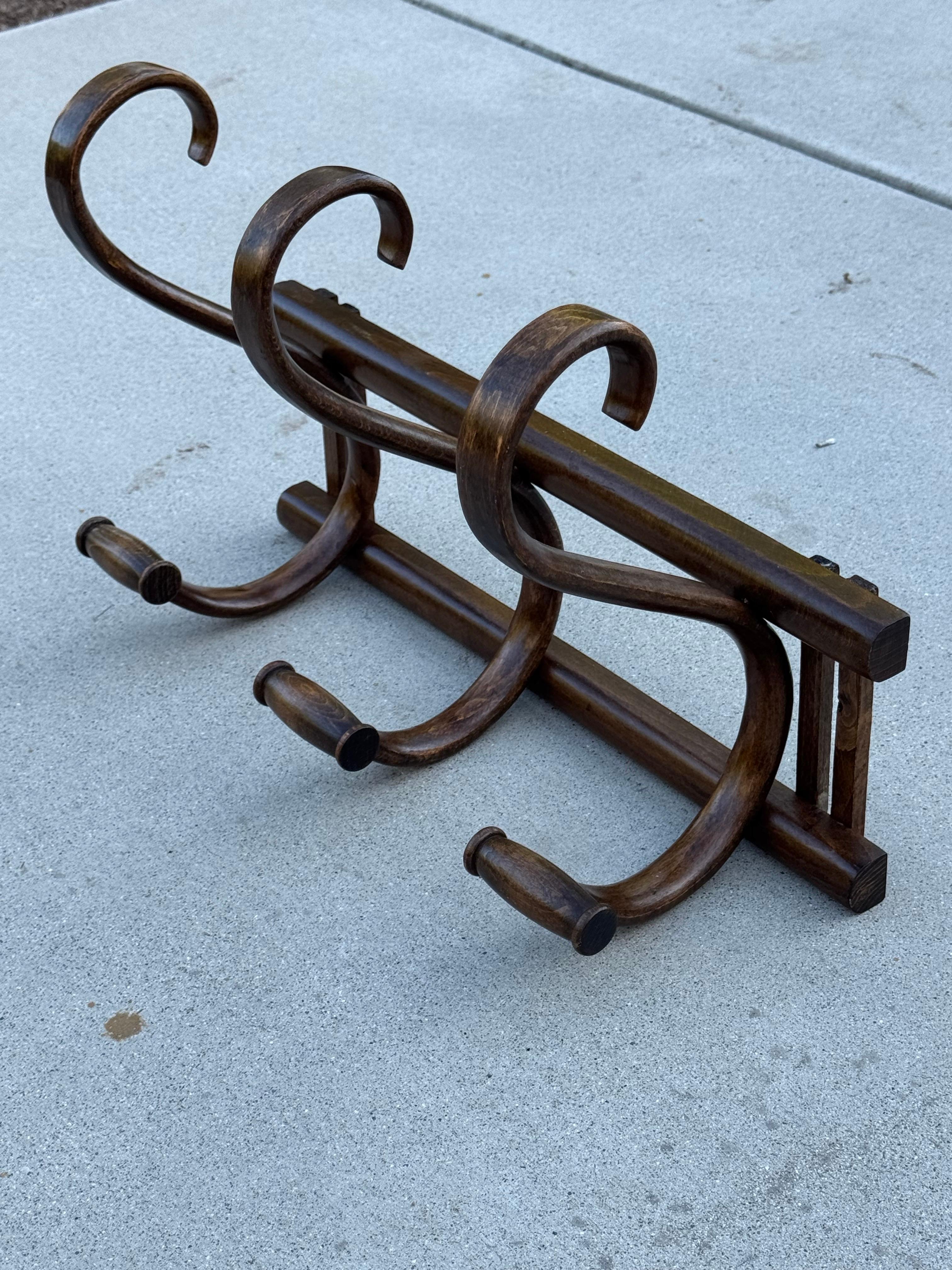 Appendiabiti da parete in legno curvato in stile Thonet con ganci curvi, 20° secolo in vendita 11