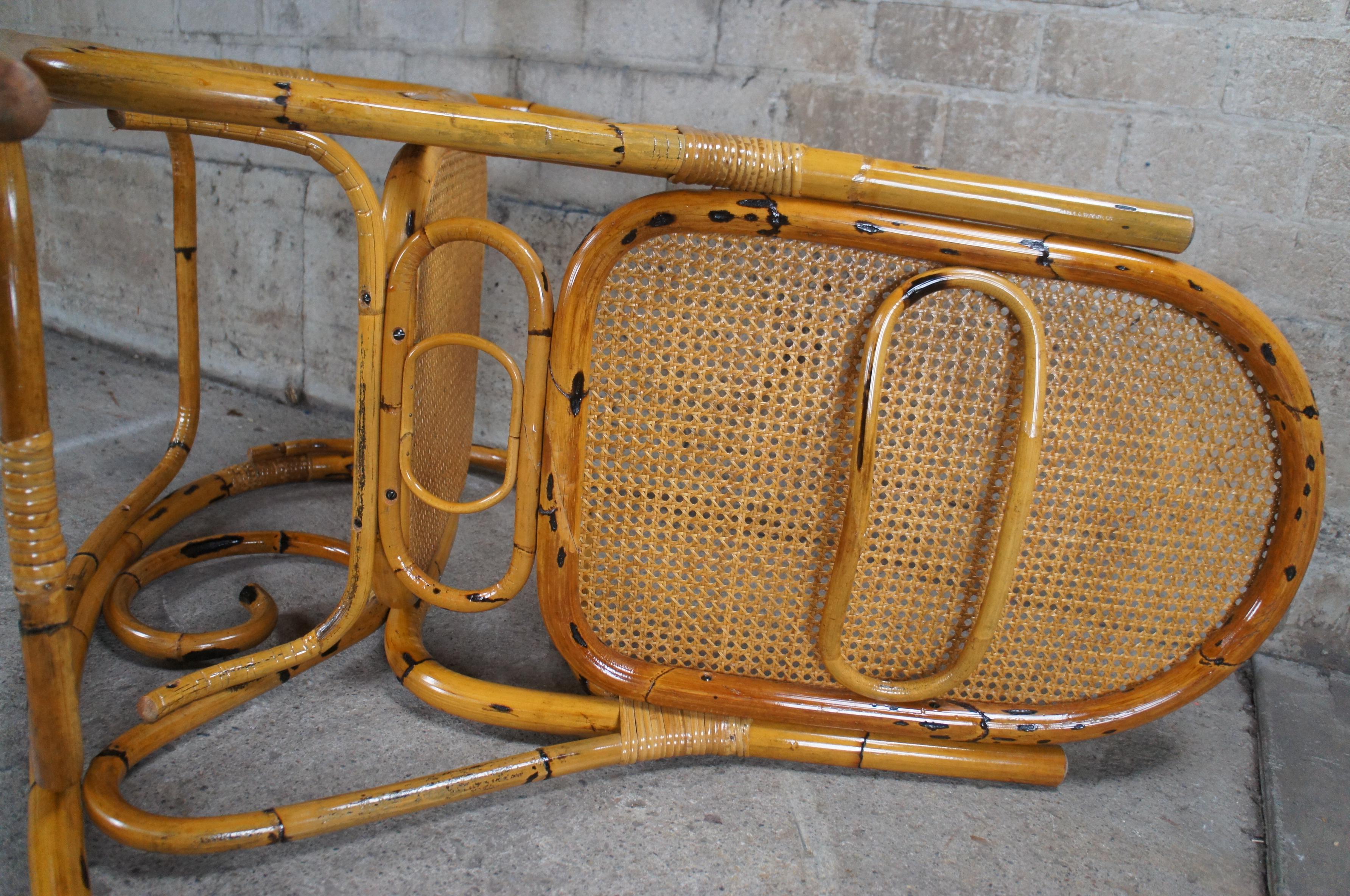 Grand fauteuil à bascule vintage de style Thonet en bambou cintré et rotin en vente 4