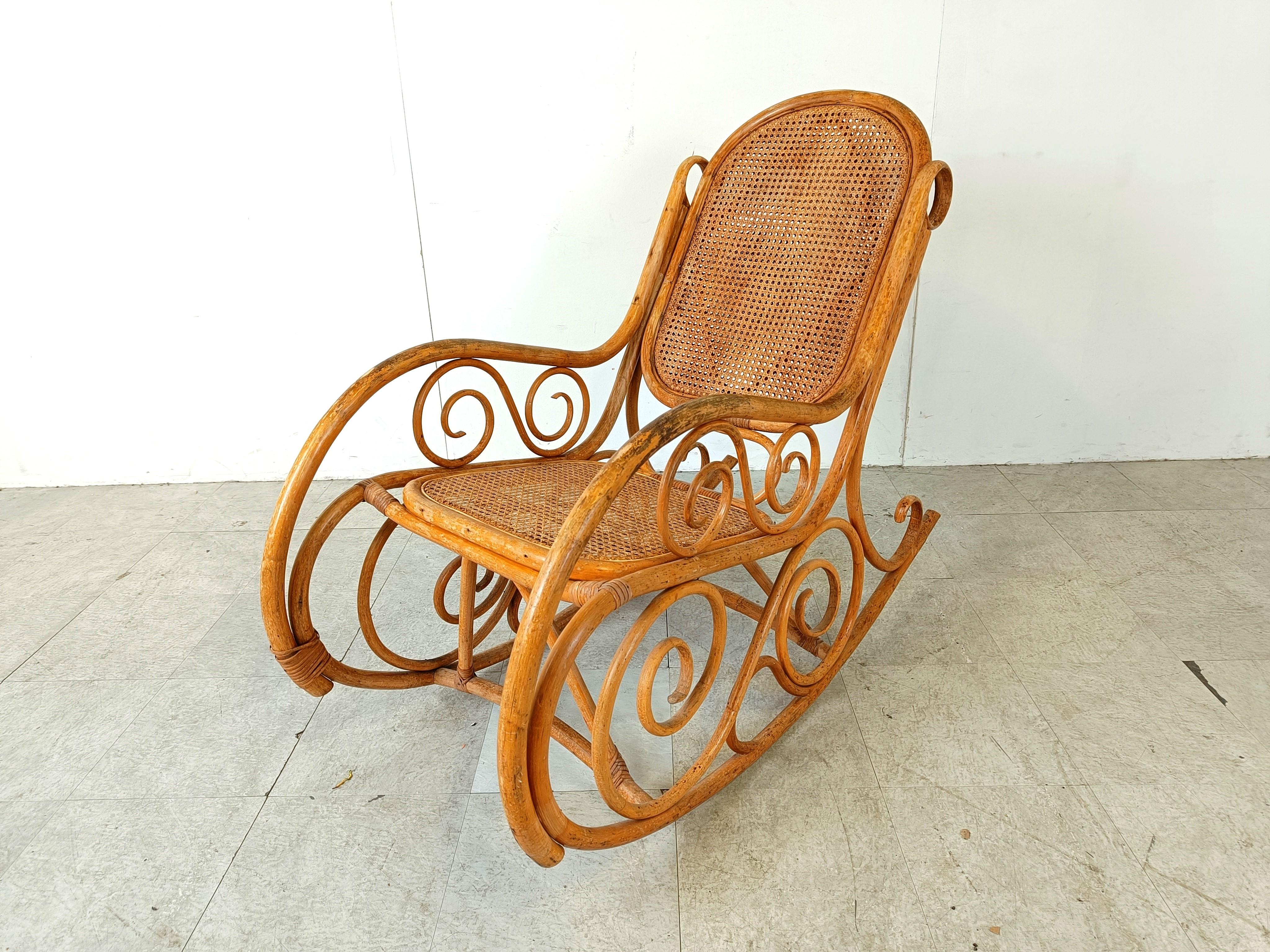Mid century bentwood and cane webbing rocking chair.

This thonet style rocking chair has a very elegant curling shape and look.

Good condition, new seat webbing.

Beautiful timeless piece

1950s  - Belgium

Dimensions: 
Height: 100cm/39.37