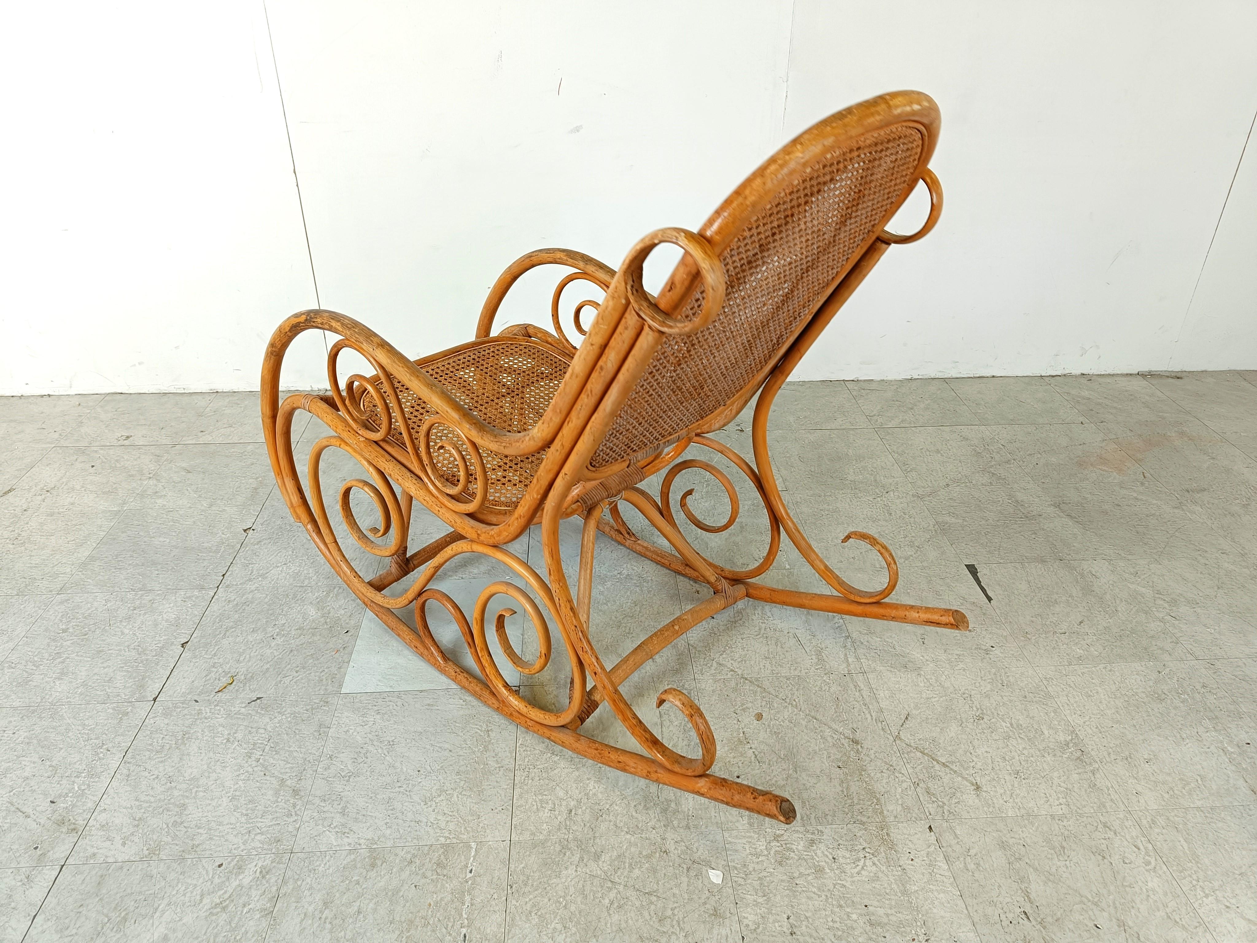 Vintage thonet style rocking chair, 1950s In Good Condition For Sale In Leuven, Vlaams Gewest