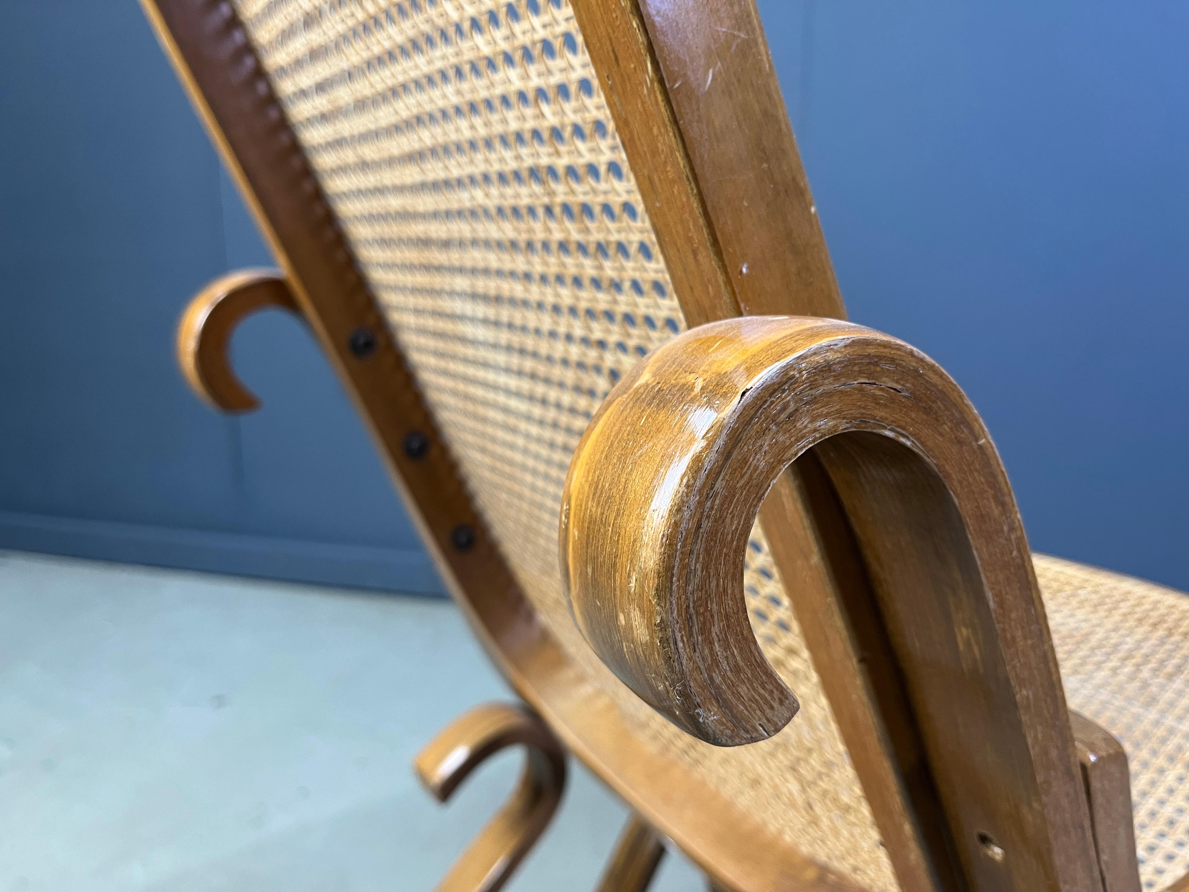 Legno curvato Sedie a dondolo vintage in stile Thonet, anni '60 in vendita