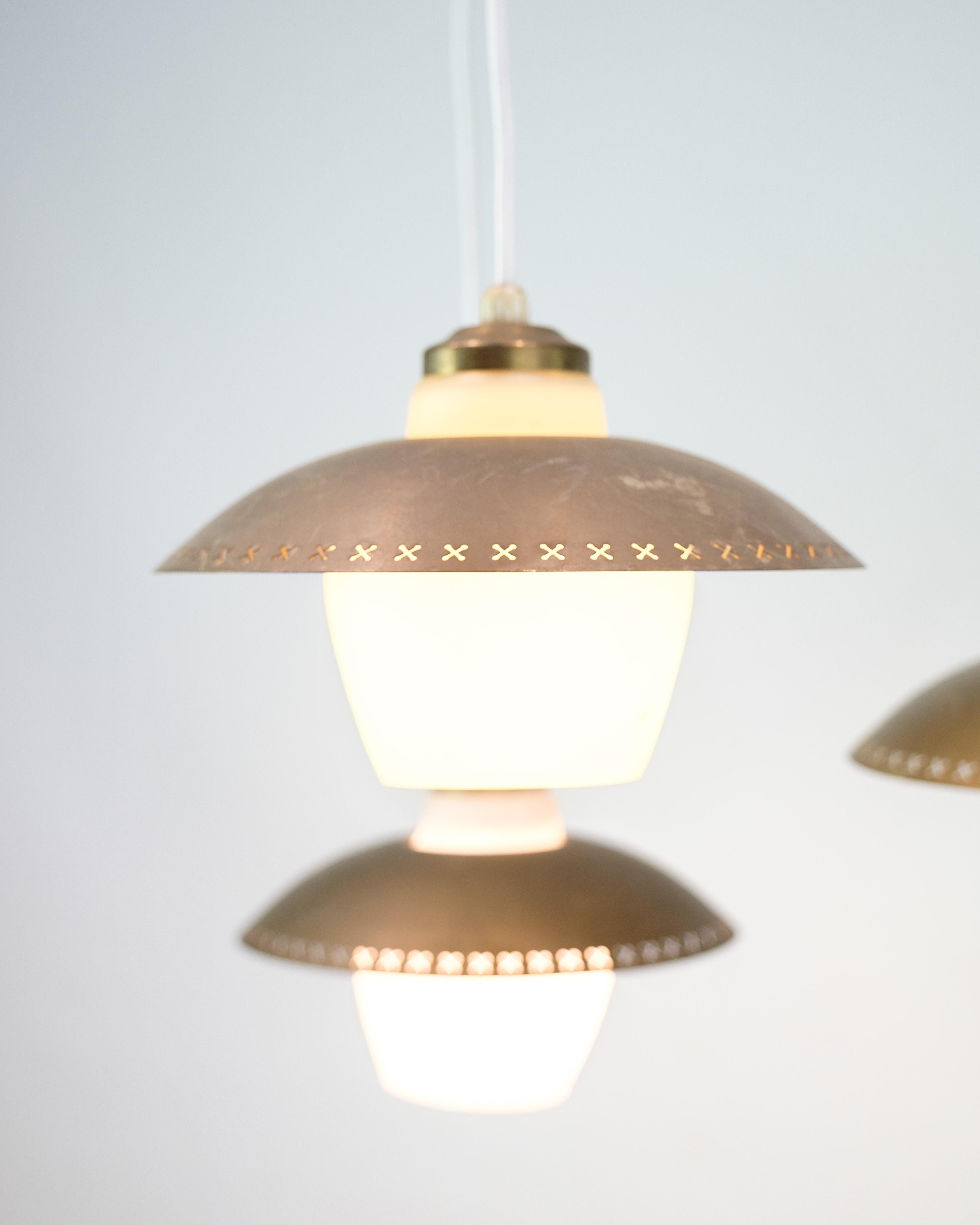 Ciondolo da soffitto a tre bracci in vetro opalino e ottone di Bent Karlby in vendita 1