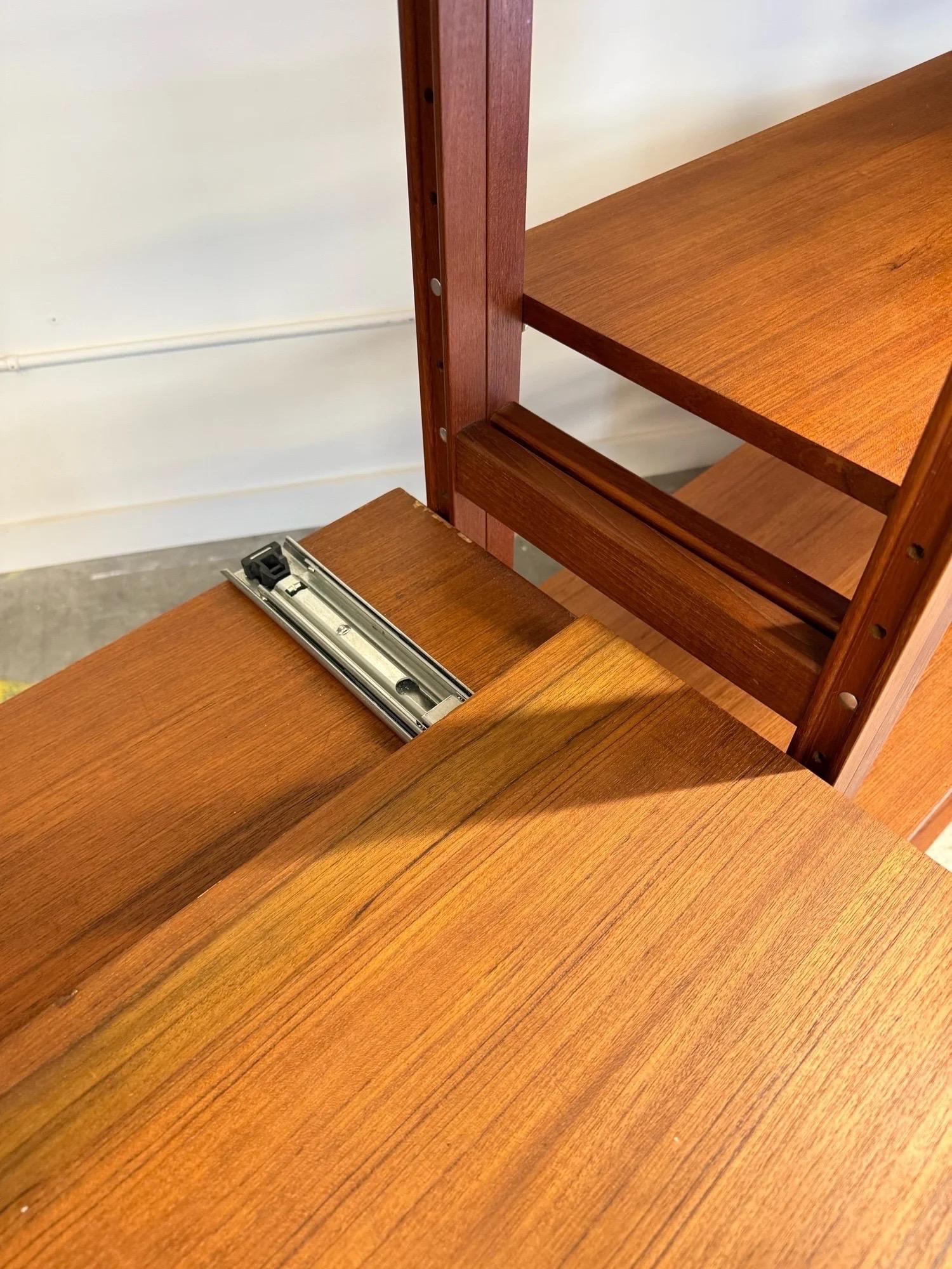 Laiton Meuble haut à trois travées By Vintage en vente