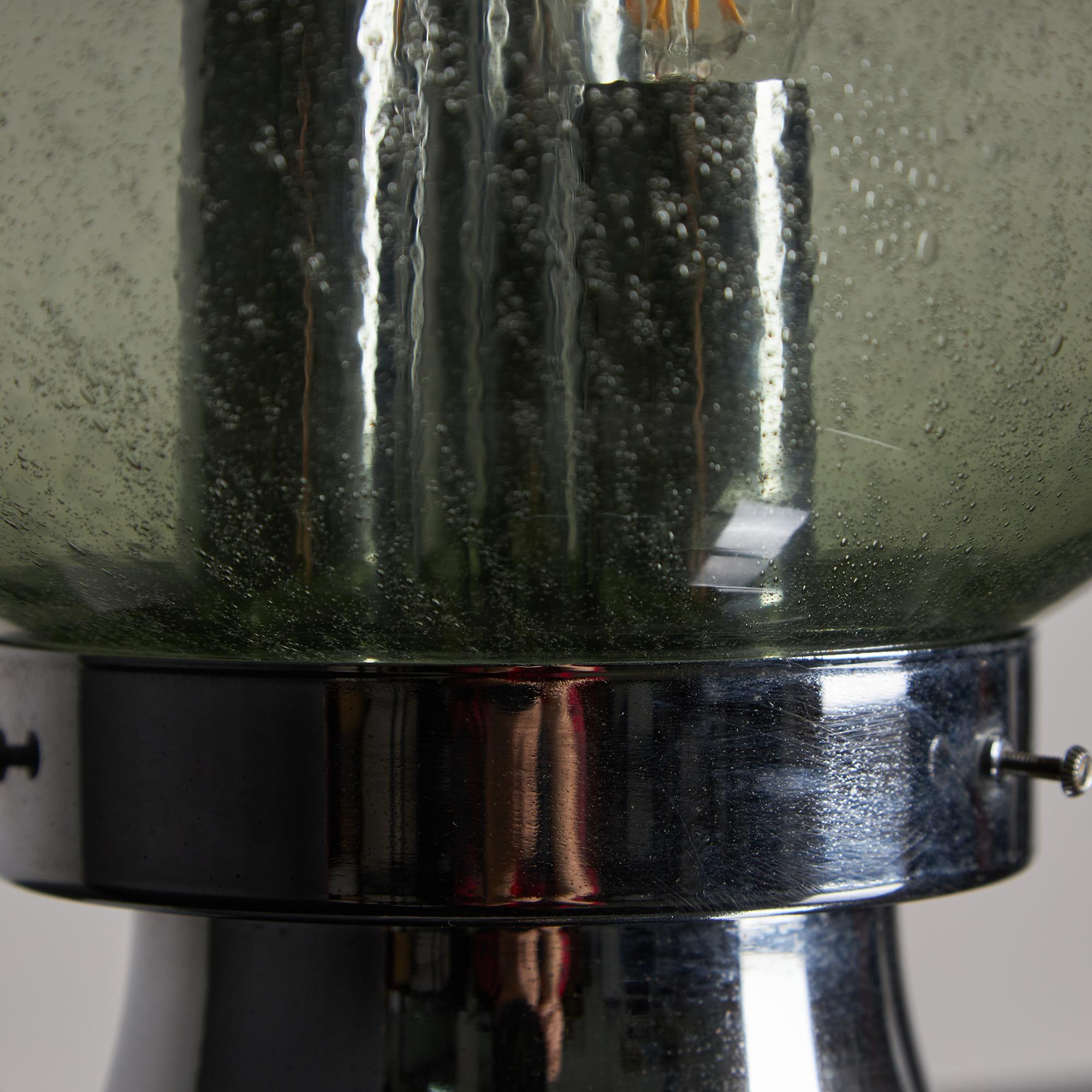 Late 20th Century Vintage Three-Bulb Glass Globe and Chrome Table Lamp For Sale