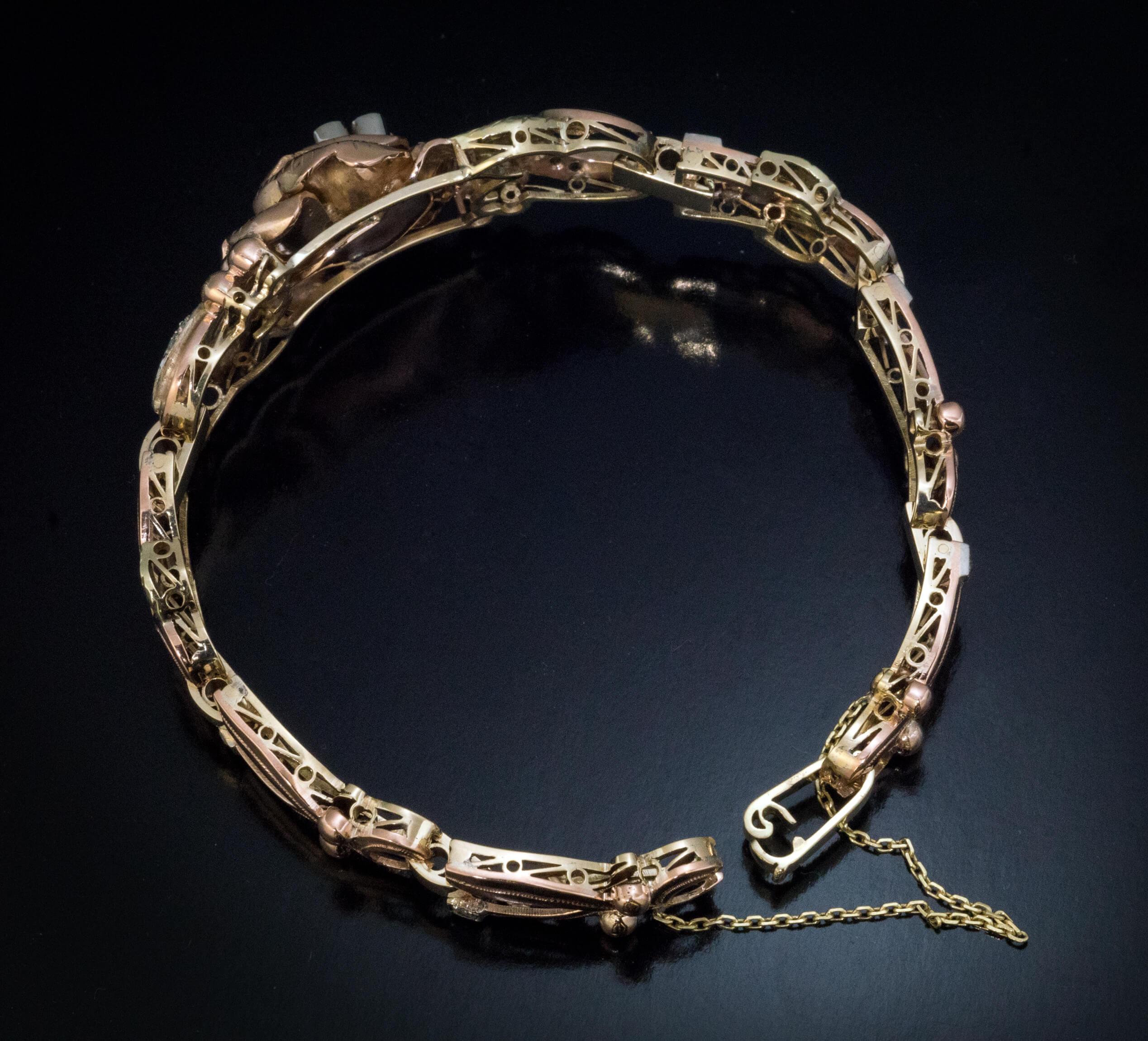 Vintage Three Color Gold Diamond Bracelet In Excellent Condition For Sale In Chicago, IL
