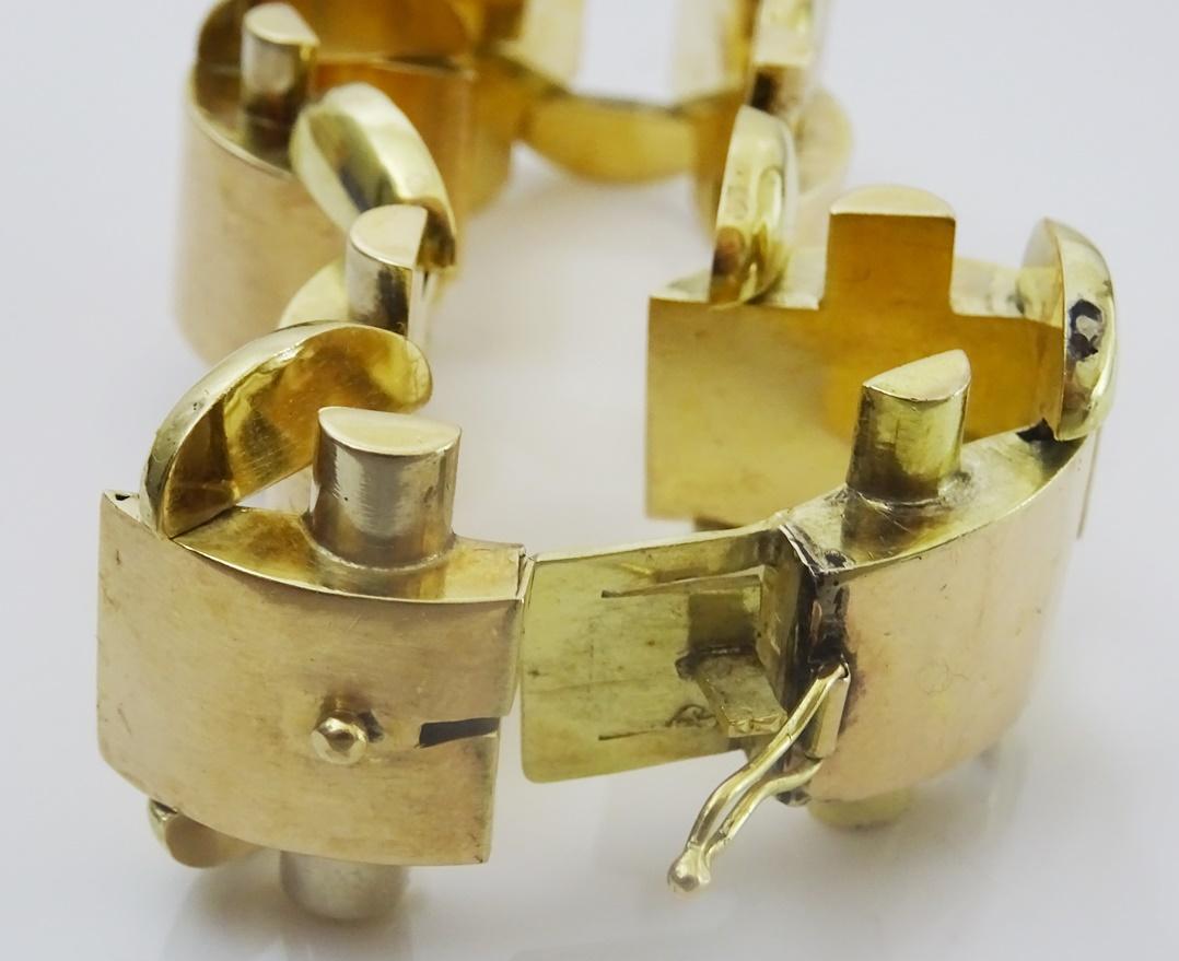 Women's or Men's Vintage Three Colour Gold 14 karat Gold Link Bracelet For Sale