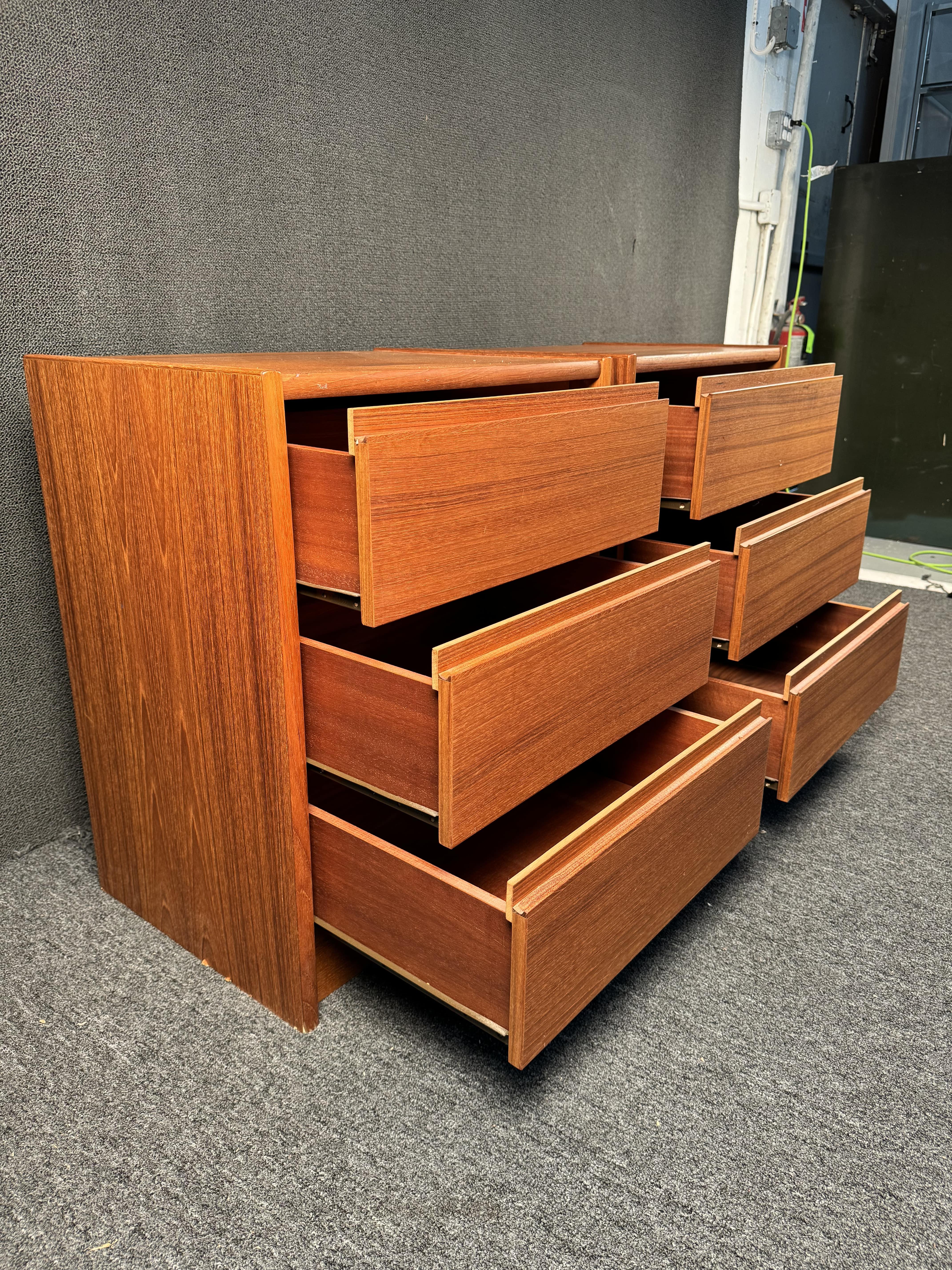 Vintage-Nachttische mit drei Schubladen aus Teakholz im Angebot 5