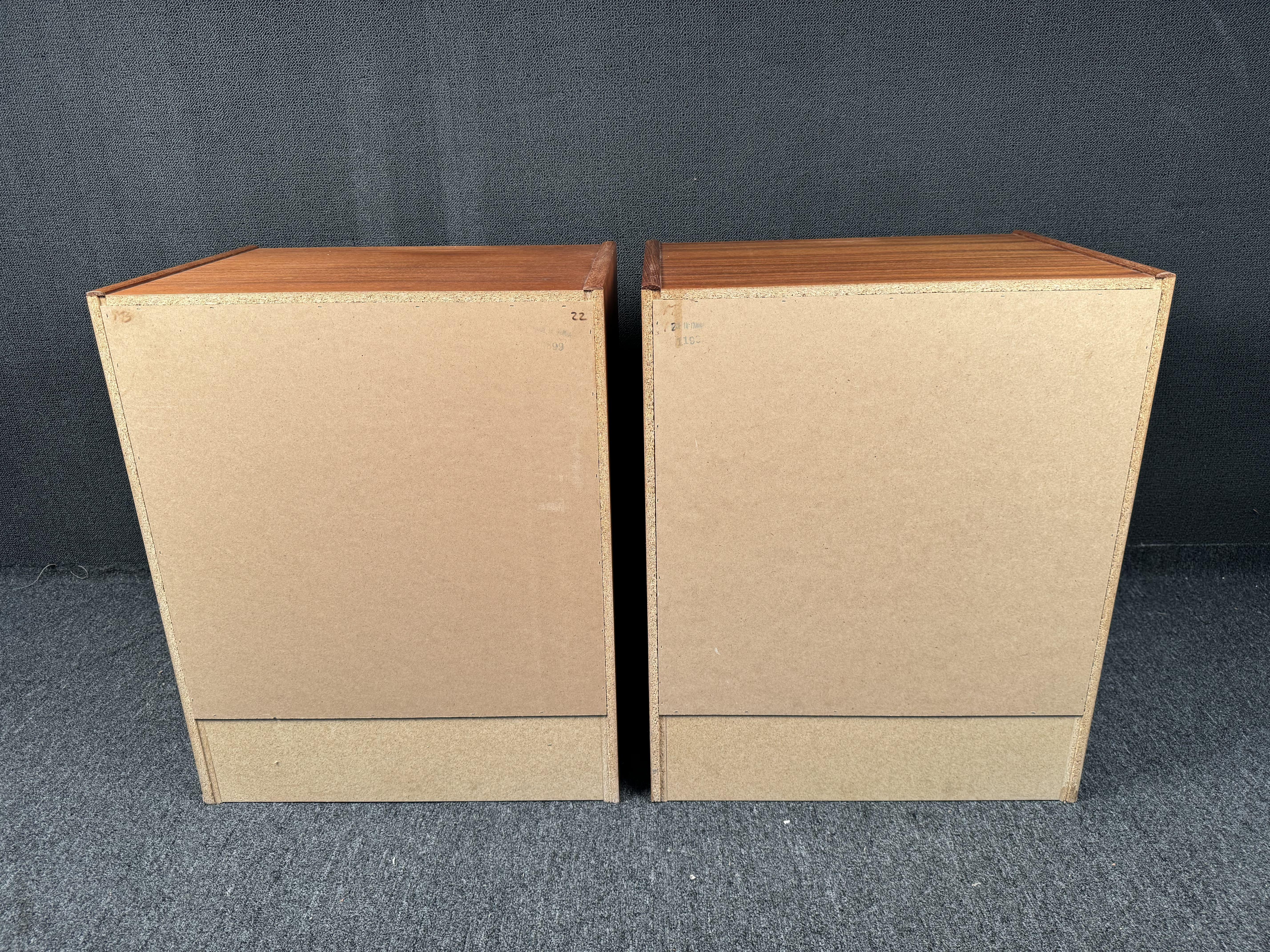Vintage-Nachttische mit drei Schubladen aus Teakholz im Angebot 9